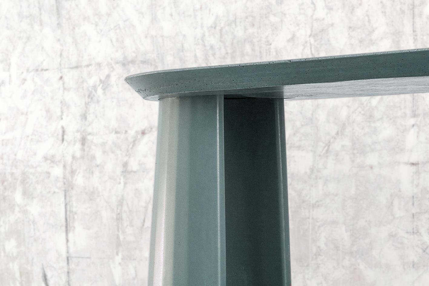 21st Century Studioirvine Fusto Bookcase Concrete Bookshelves Ultramarine Cement In New Condition For Sale In Rome, Lazio