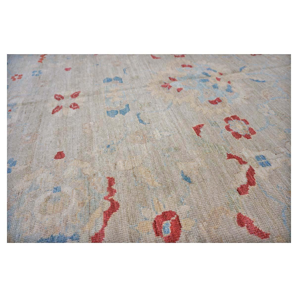 21e siècle - Masterly 12x17 Ivoire, rouge et bleu Tapis fait main en vente 4