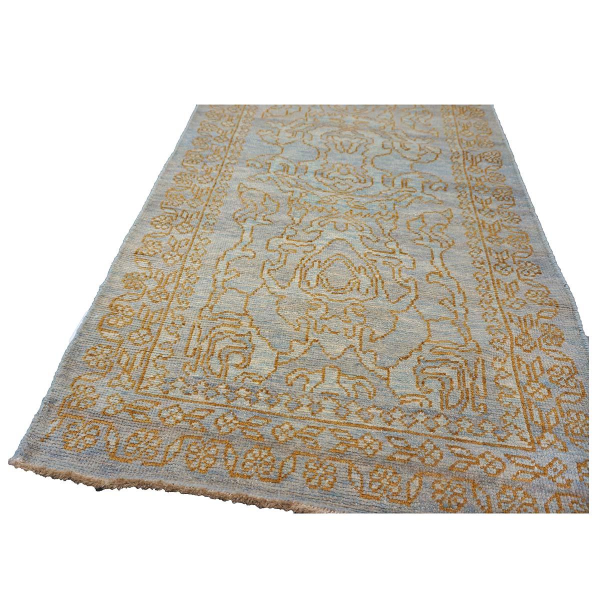 21st Century Sultanabad Master 3x12 Light Slate & Gold Hallway Runner Rug In Excellent Condition For Sale In Houston, TX