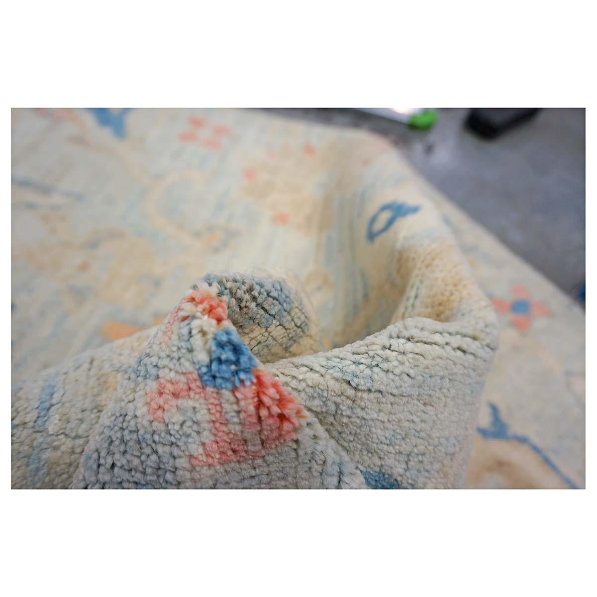 21st Century Sultanabad Master 3x6 Light Blue & Multi Color Runner Rugs fatto a mano in vendita 4
