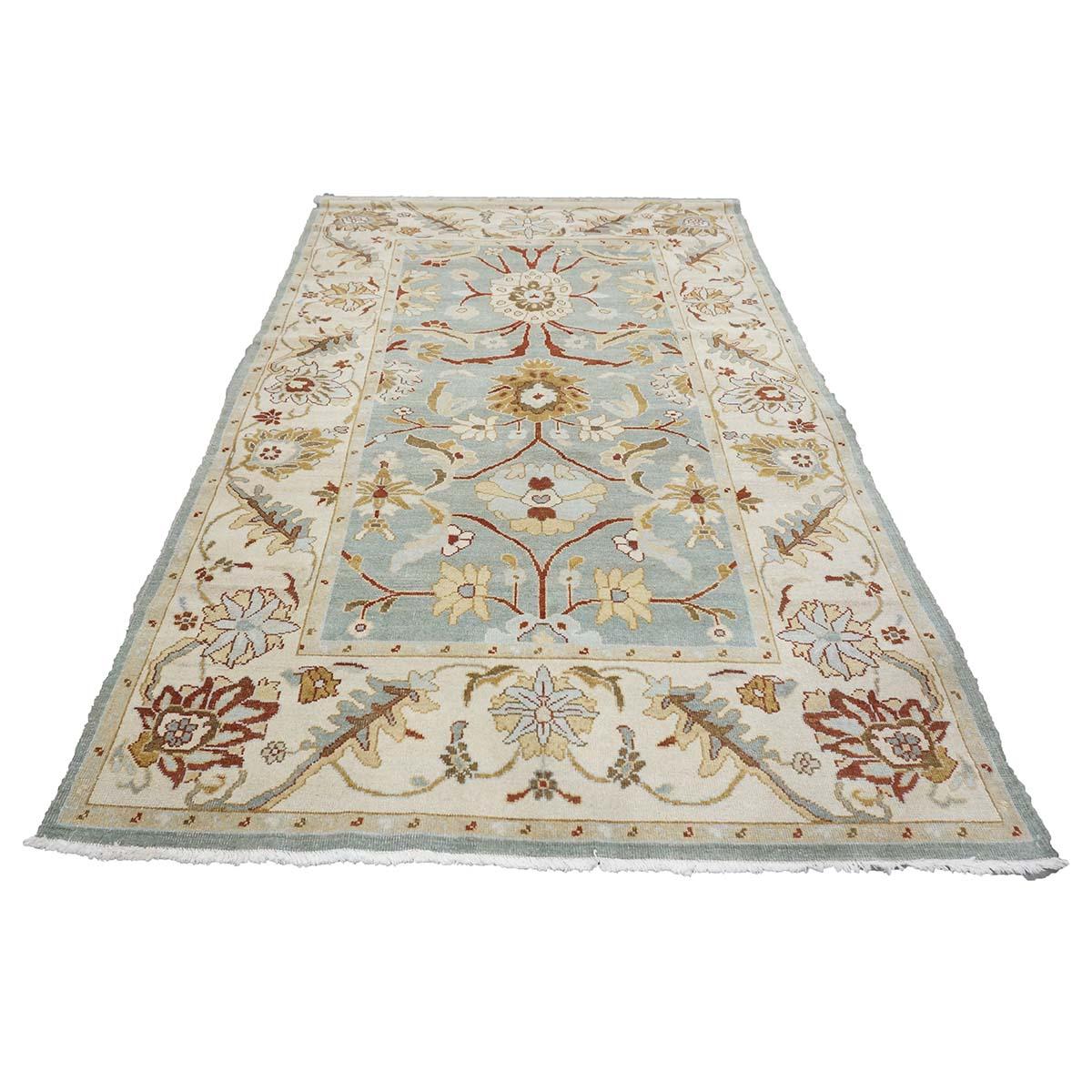  Ashly Fine Rugs präsentiert eine antike Nachbildung eines originalen persischen Sultanabad. Diese antike Nachbildung stammt aus unserer eigenen früheren Produktion und wurde von Meisterwebern in Afghanistan zu 100 % von Hand gefertigt. Sultanabads