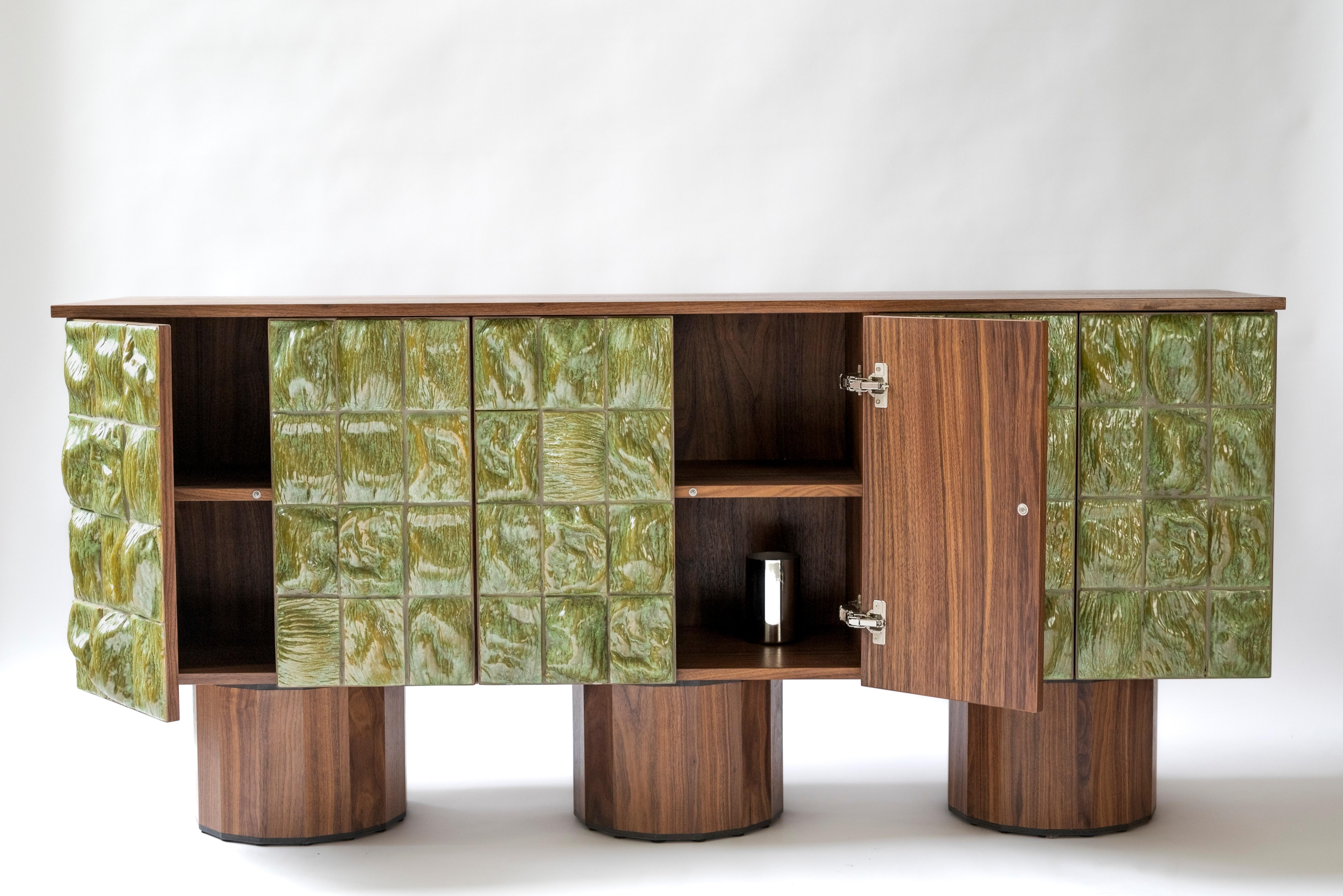 „Surfaced Cabinet Moss“ von Rem Atelier, Niederlande, 21. Jahrhundert (Glasiert) im Angebot