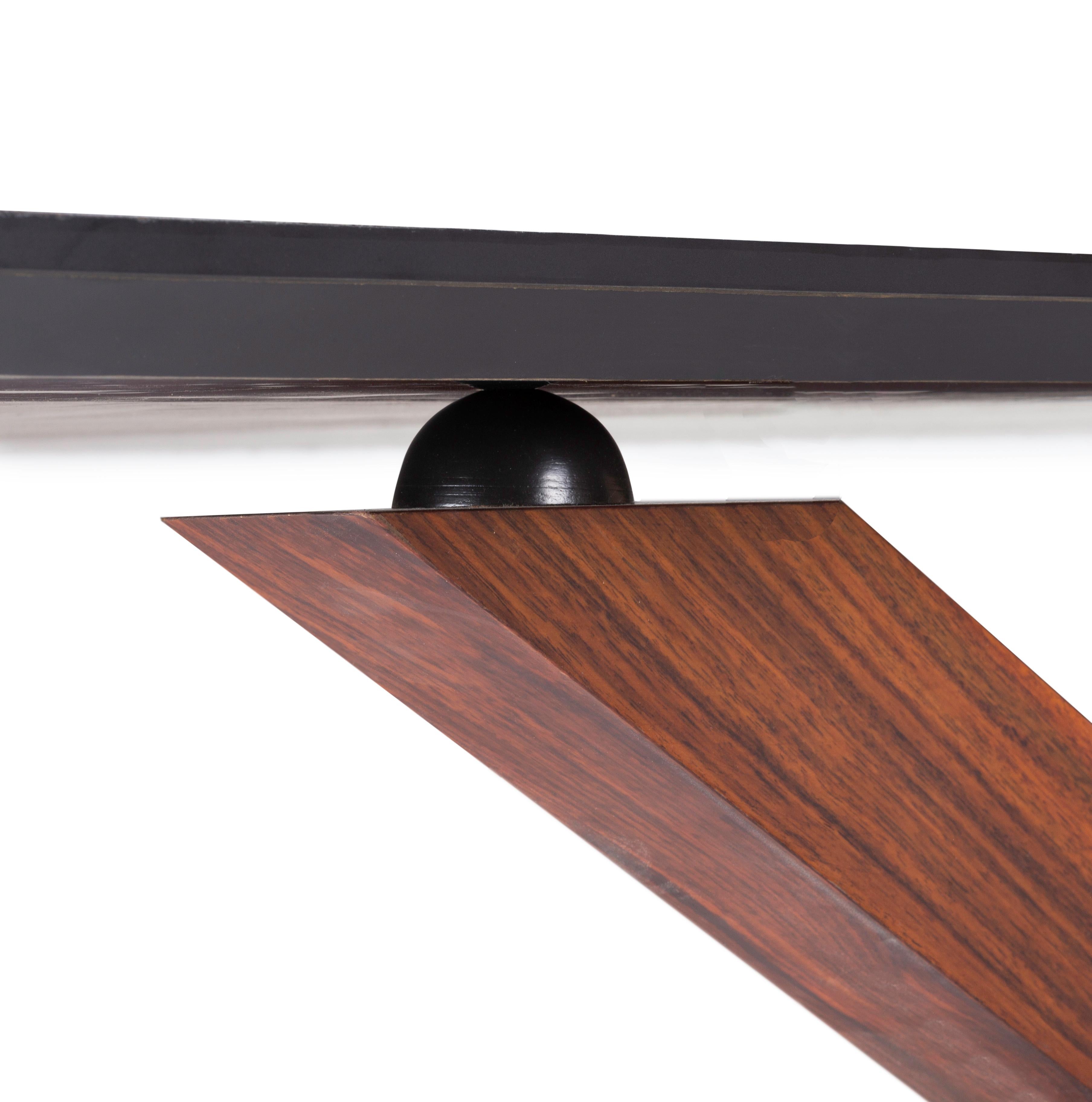 Scandinavo moderno Credenza Svezia del XXI secolo, impiallacciatura di palissandro, piano in fenix, Made in Italy in vendita