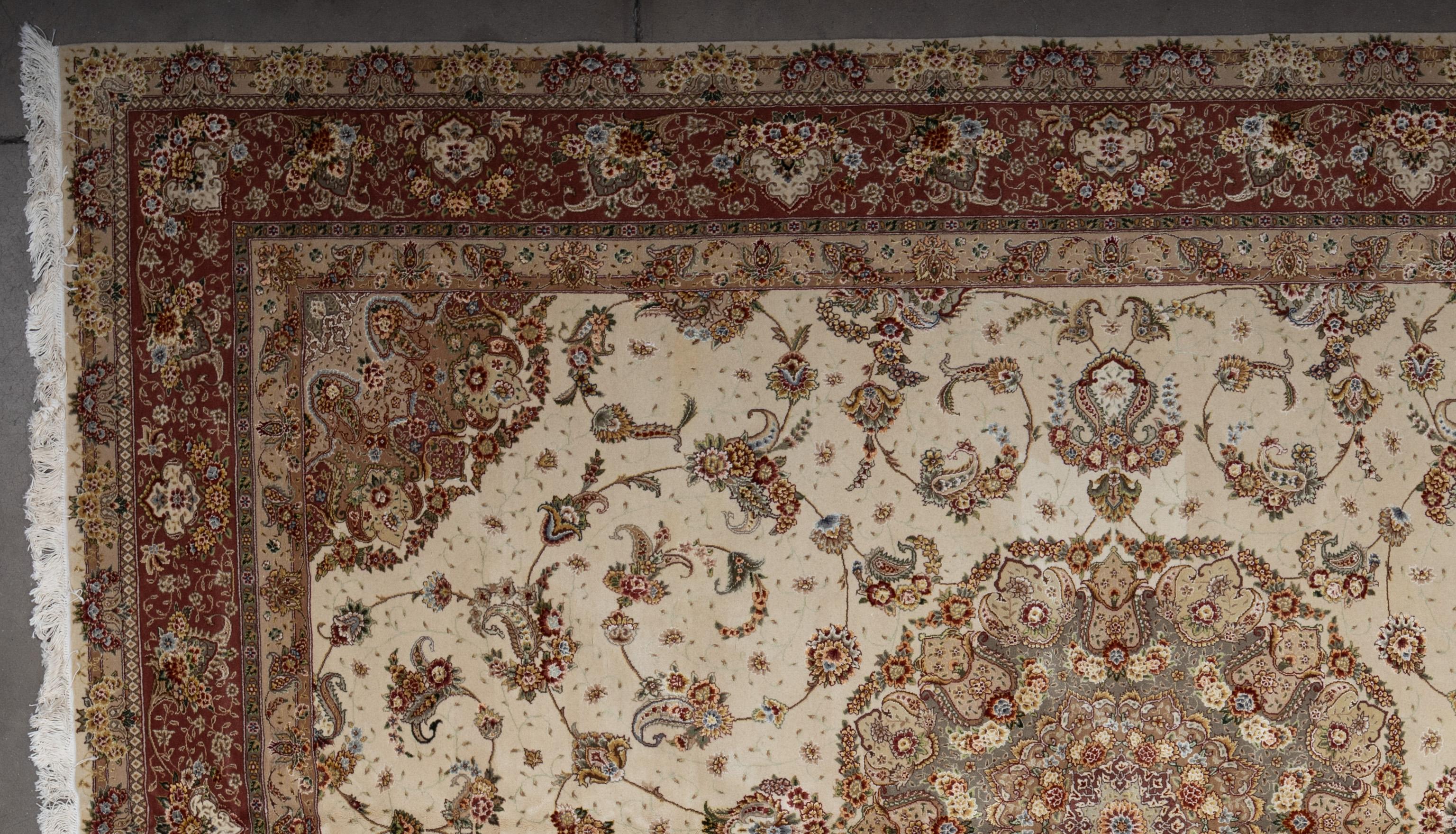 Persiano 21st Century Tabriz Rug in vendita