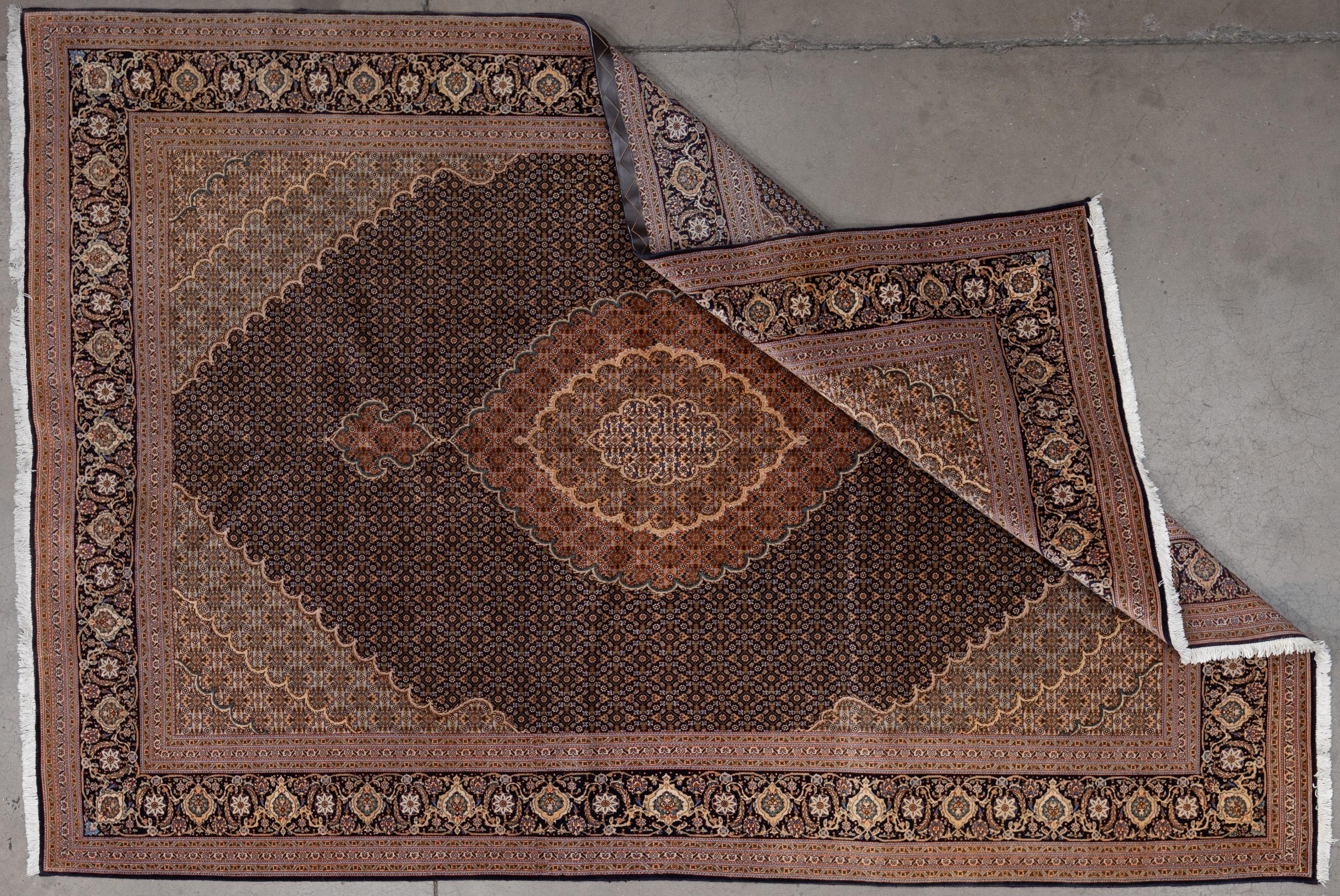 Tabriz-Teppich des 21. Jahrhunderts (Handgewebt) im Angebot