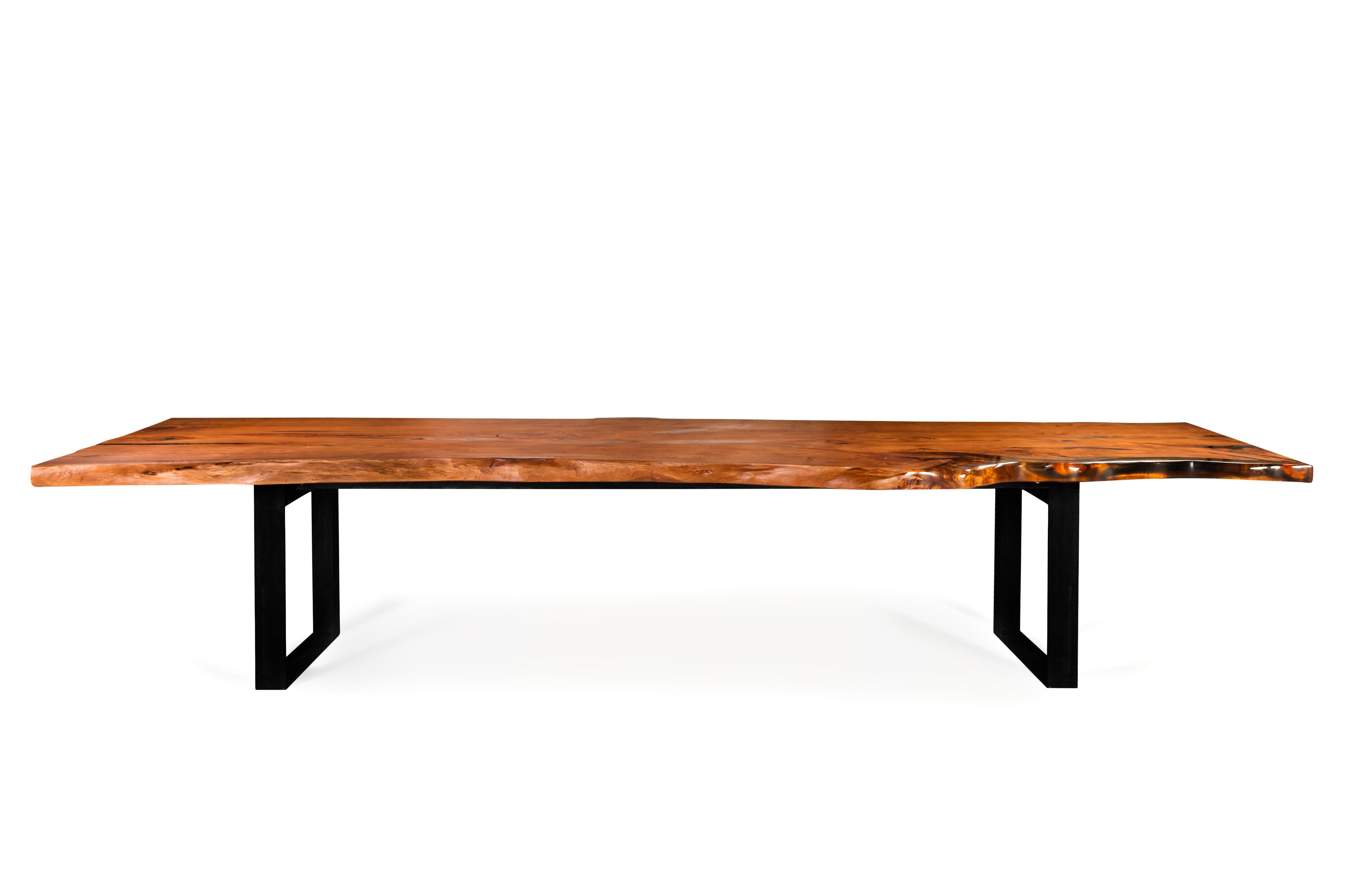 Taurus ist der erste Entwurf der Matariki-Kapsel, einer Kollektion von drei außergewöhnlichen Tischen aus massivem Macrocarpa-Holz und Harz: ein neues Holz aus Neuseeland für Hebanon-Projekte.

Identität
Matariki bezeichnet in der Sprache der Maori