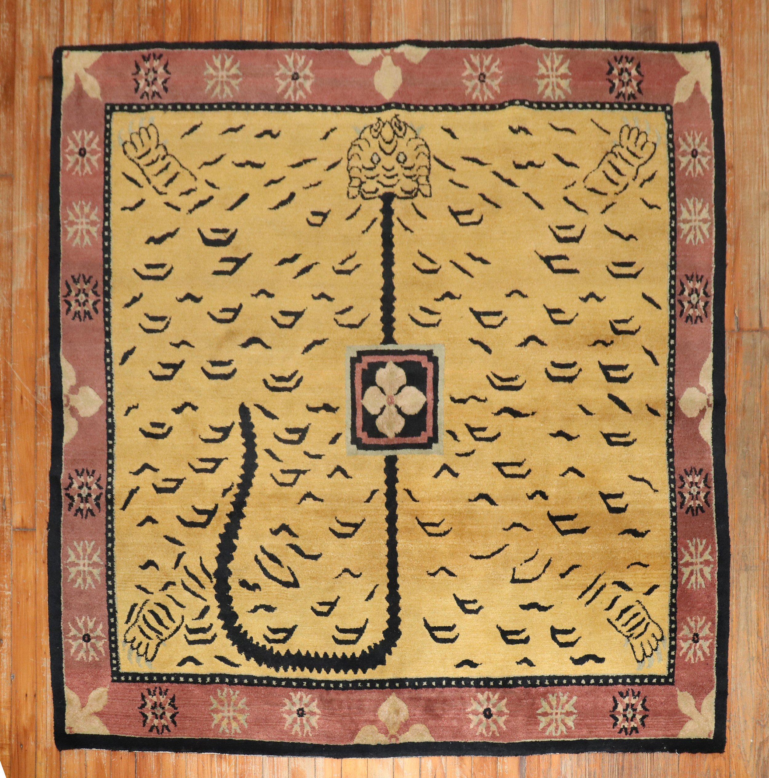 An early 21st-century one of a kind Nepalese rug with a head of a lion with his paws on a mustard field

Size: 4'8'' x 4'11''.

 