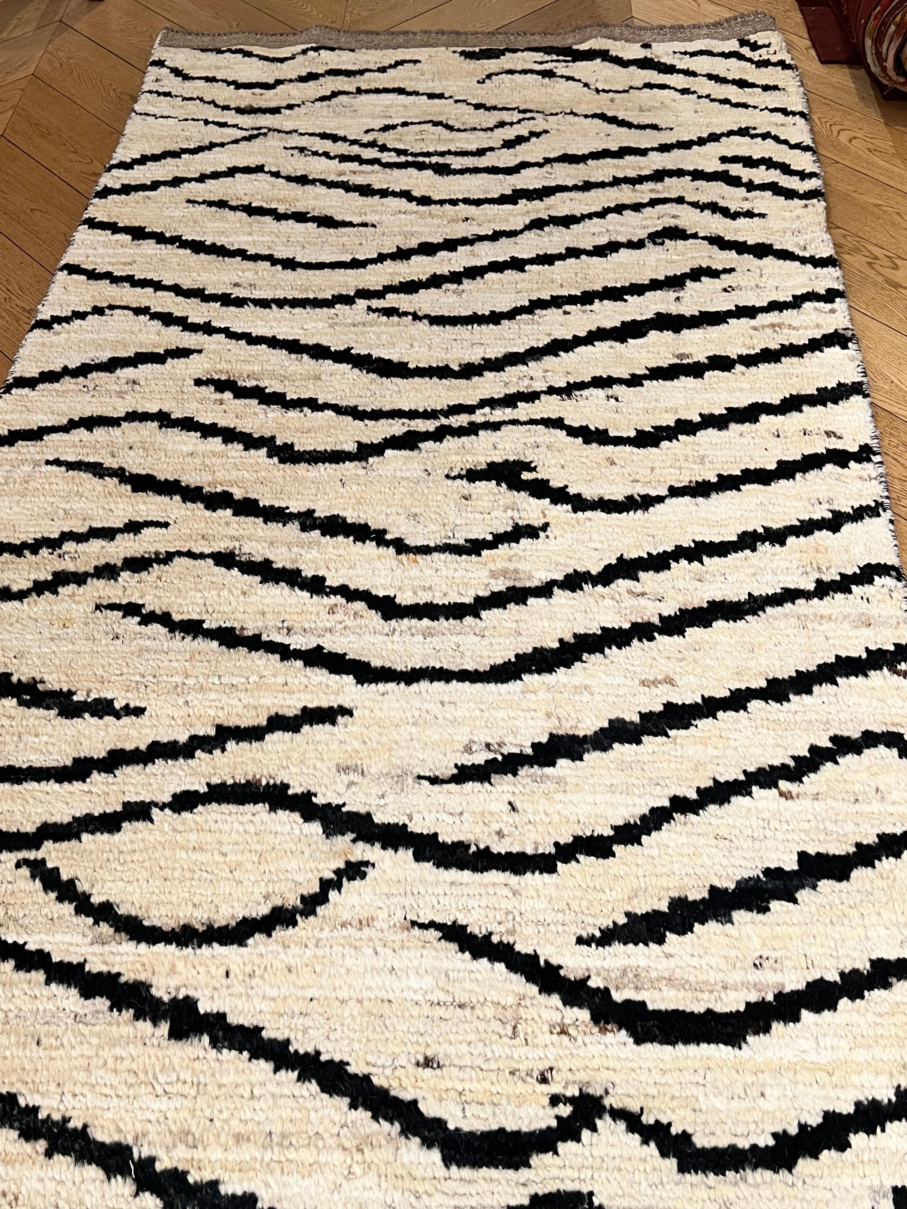 21st Century Tiger Black and White Afghan Runner Rug, Ca 2021 In Excellent Condition For Sale In Firenze, IT