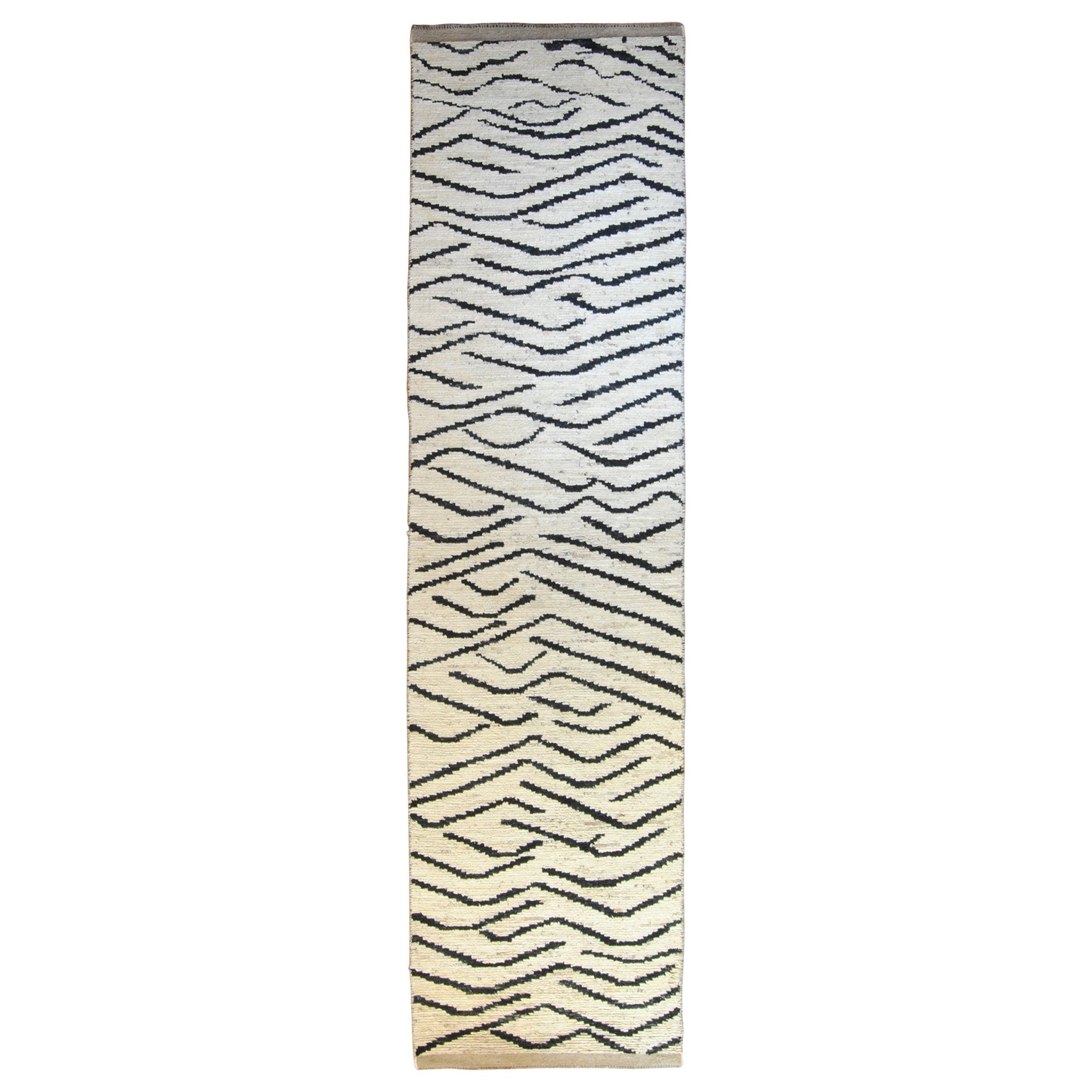 Tapis de course afghan du 21e siècle en forme de tigre noir et blanc, Ca 2021 en vente