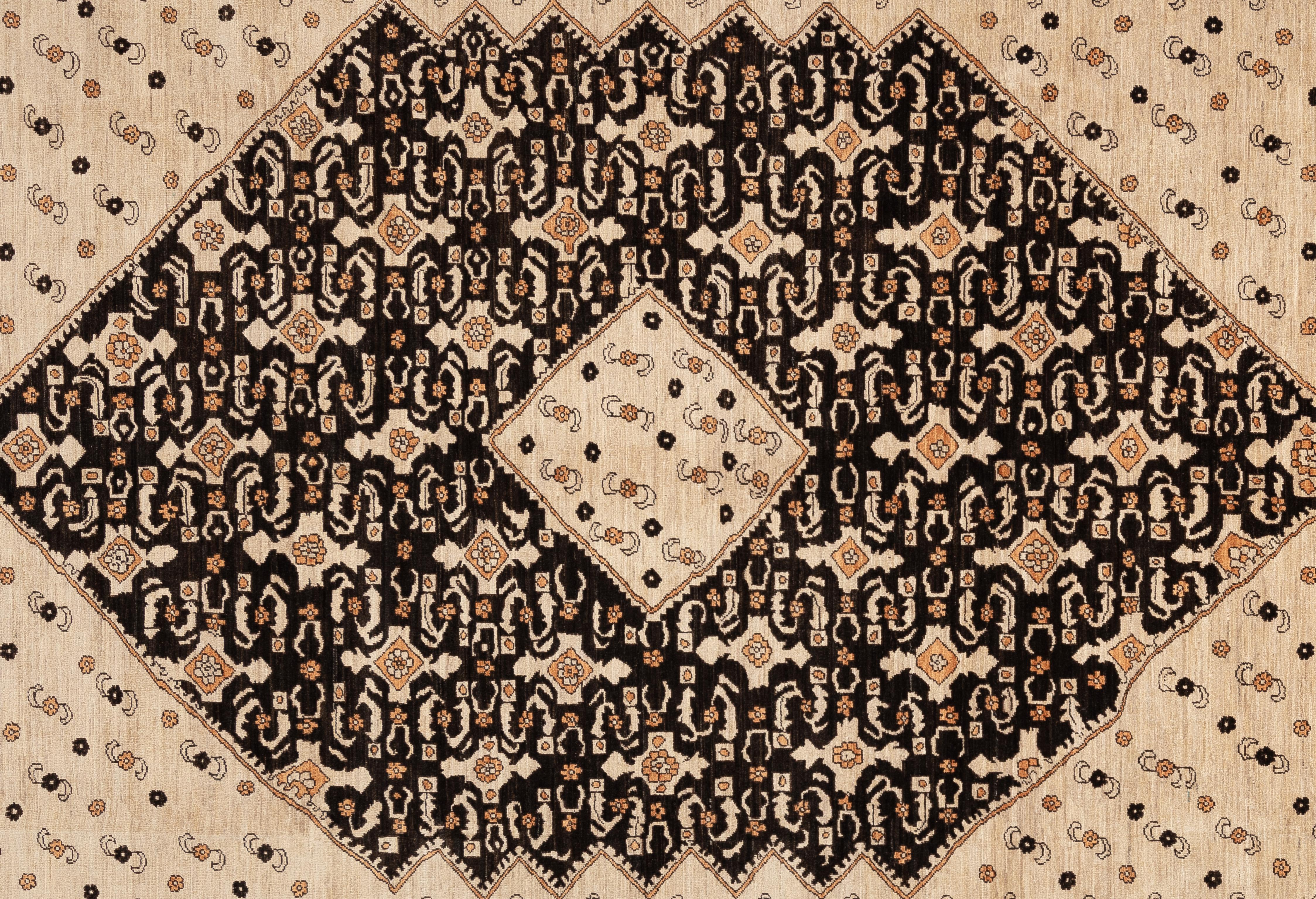 Questo tappeto tribale di colore tenue è caratterizzato da dettagli sorprendenti ma modesti. Splendidamente tessuta a mano in Pakistan e realizzata al 100% in lana filata a mano.

Dimensioni - 9'4