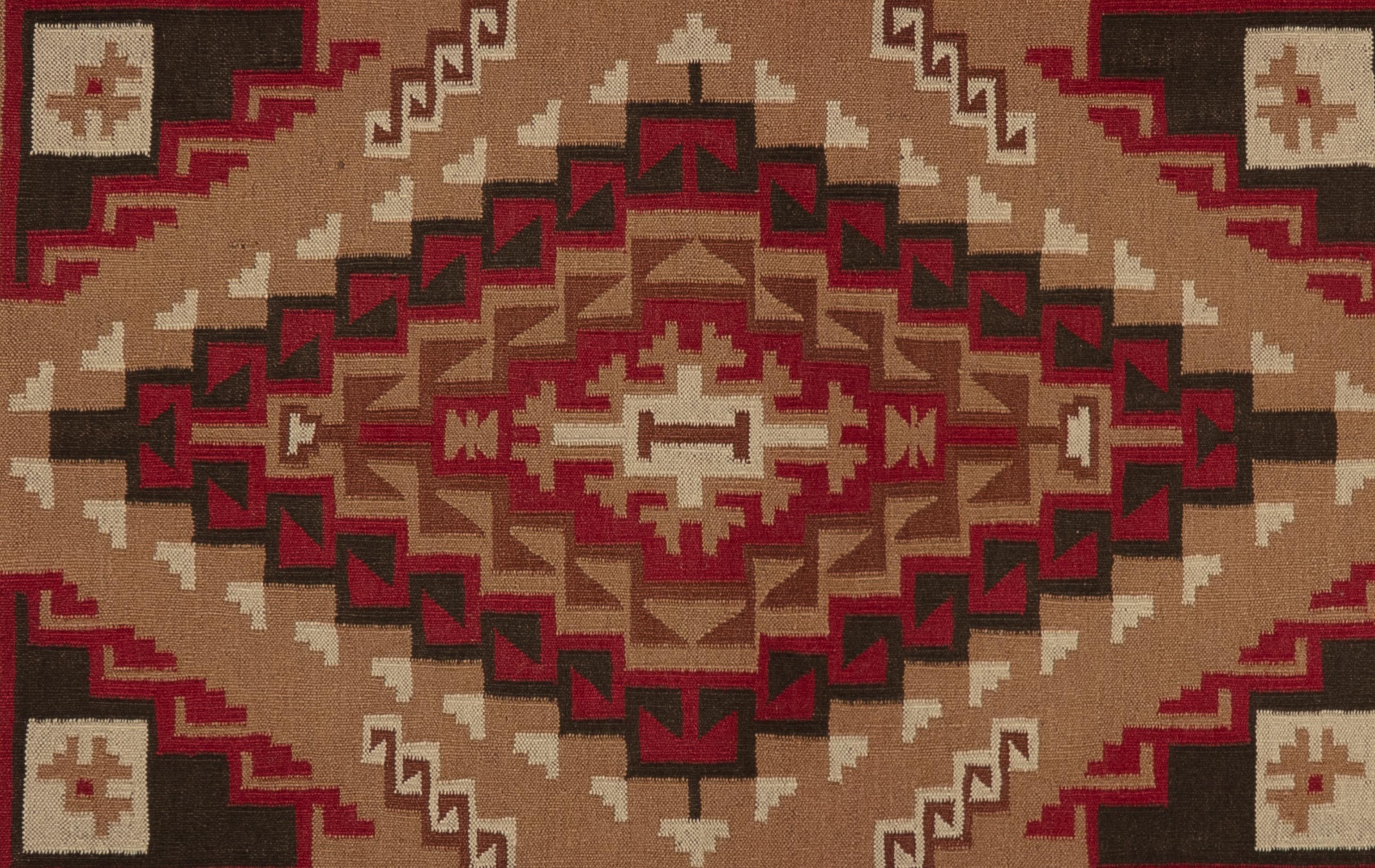 Questo Tribal unico nel suo genere presenta toni neutri e un design unico. 
La talentuosa tessitrice ha tessuto il tappeto con filati di lana tinti con tinture all'anilina, tinture naturali e colori naturali del vello. 

Dimensioni - 4'3