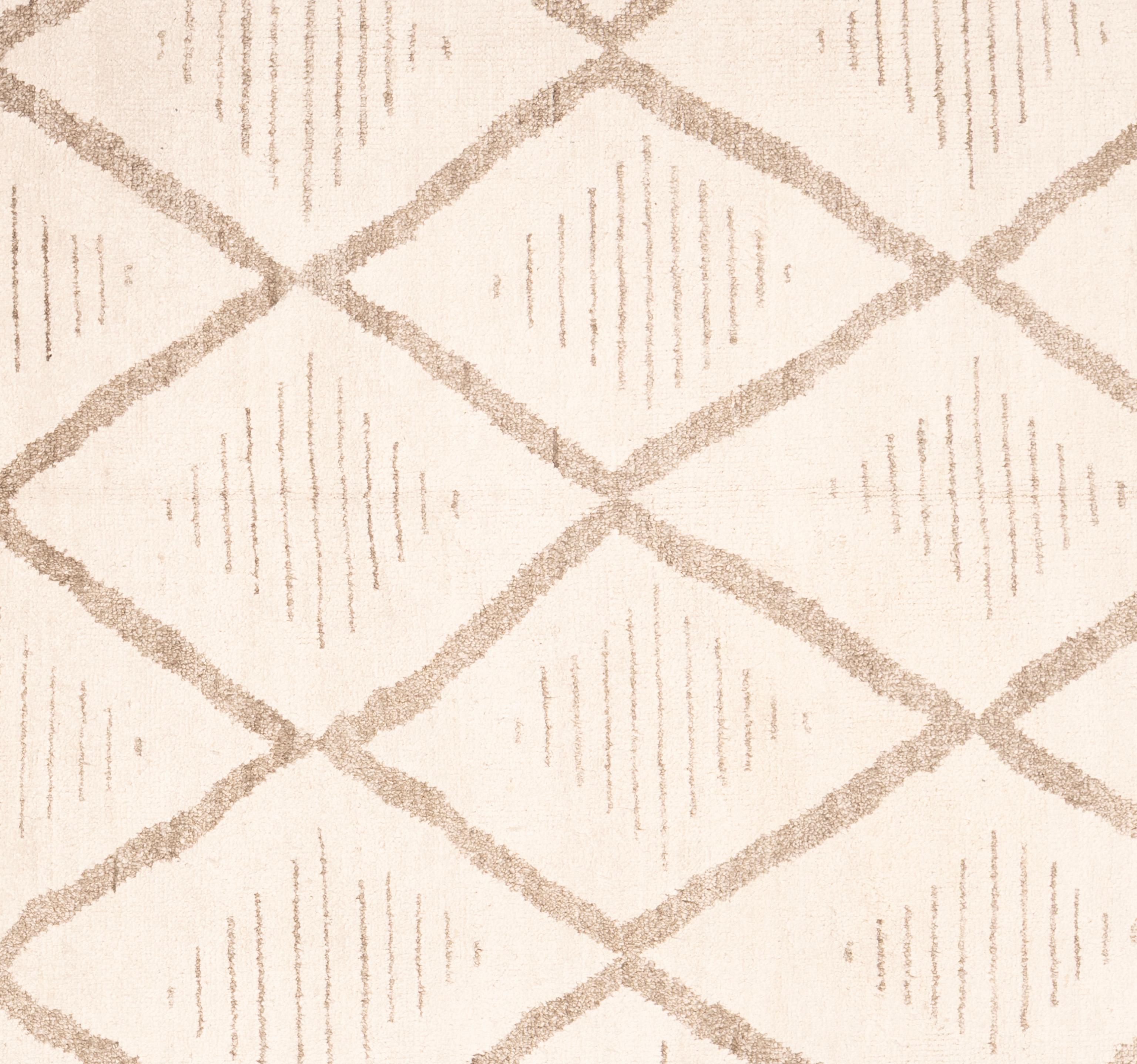 La meticulosa artesanía y la atención a los detalles dicen mucho de la dedicación y habilidad de los artesanos que le dieron vida. La lana utilizada en la creación de esta alfombra kilim no sólo le confiere un tacto lujoso, sino que también