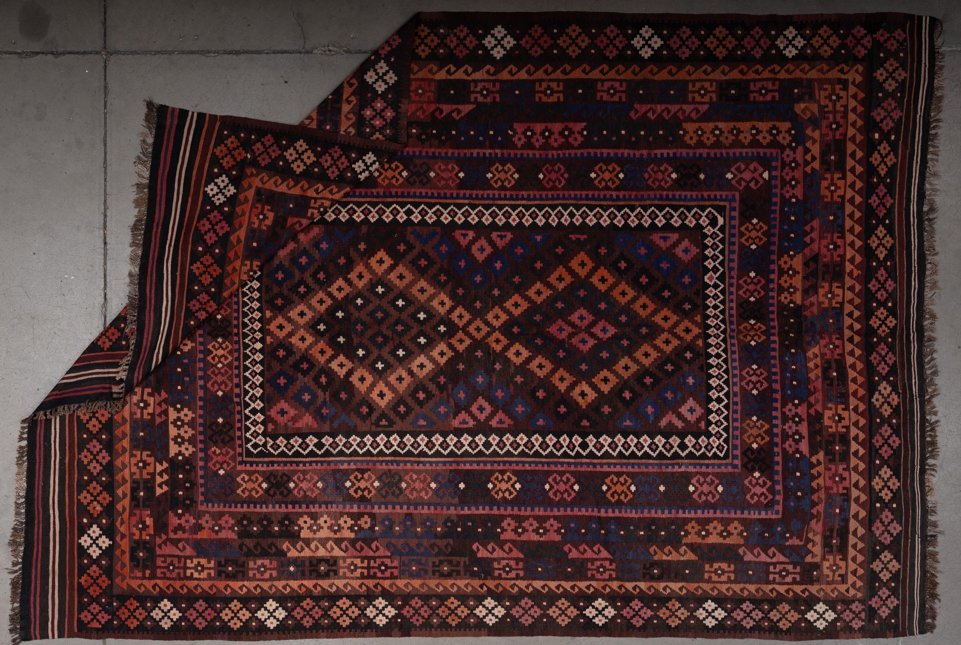 Tessuto a mano Kilim tribale del 21° secolo in vendita