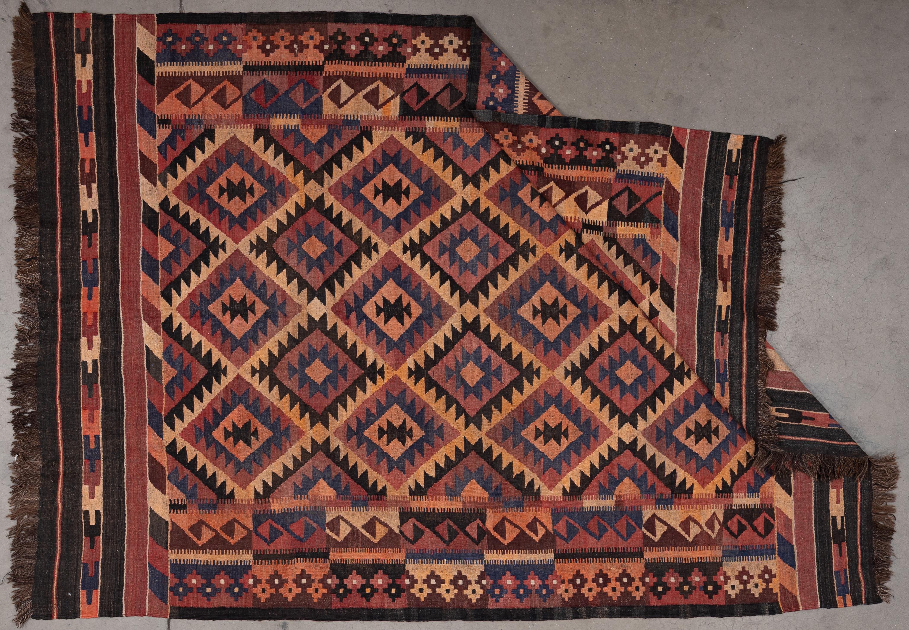 Stammes-Kilim des 21. Jahrhunderts (Handgewebt) im Angebot