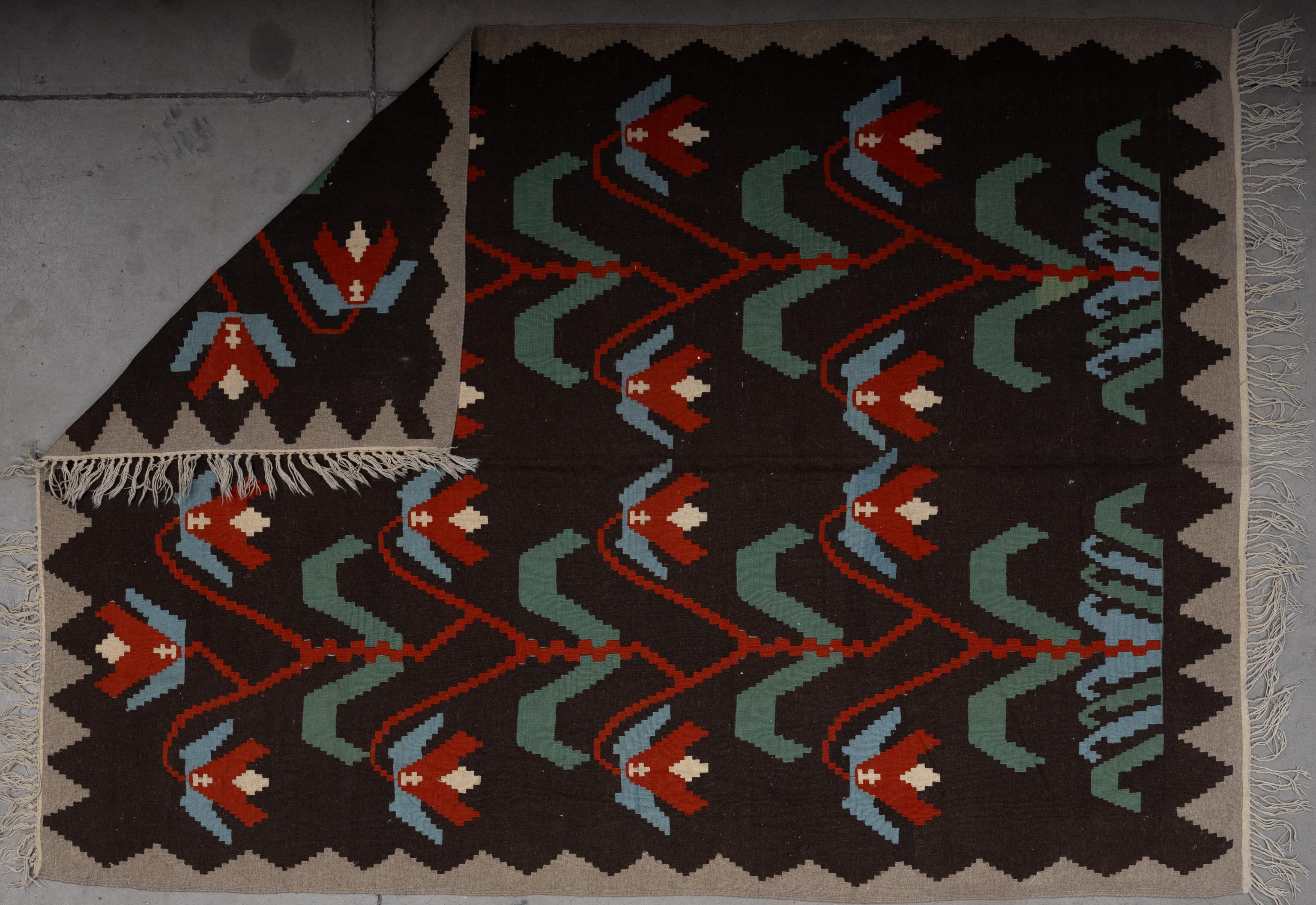 Stammes-Kilim des 21. Jahrhunderts (Handgewebt) im Angebot