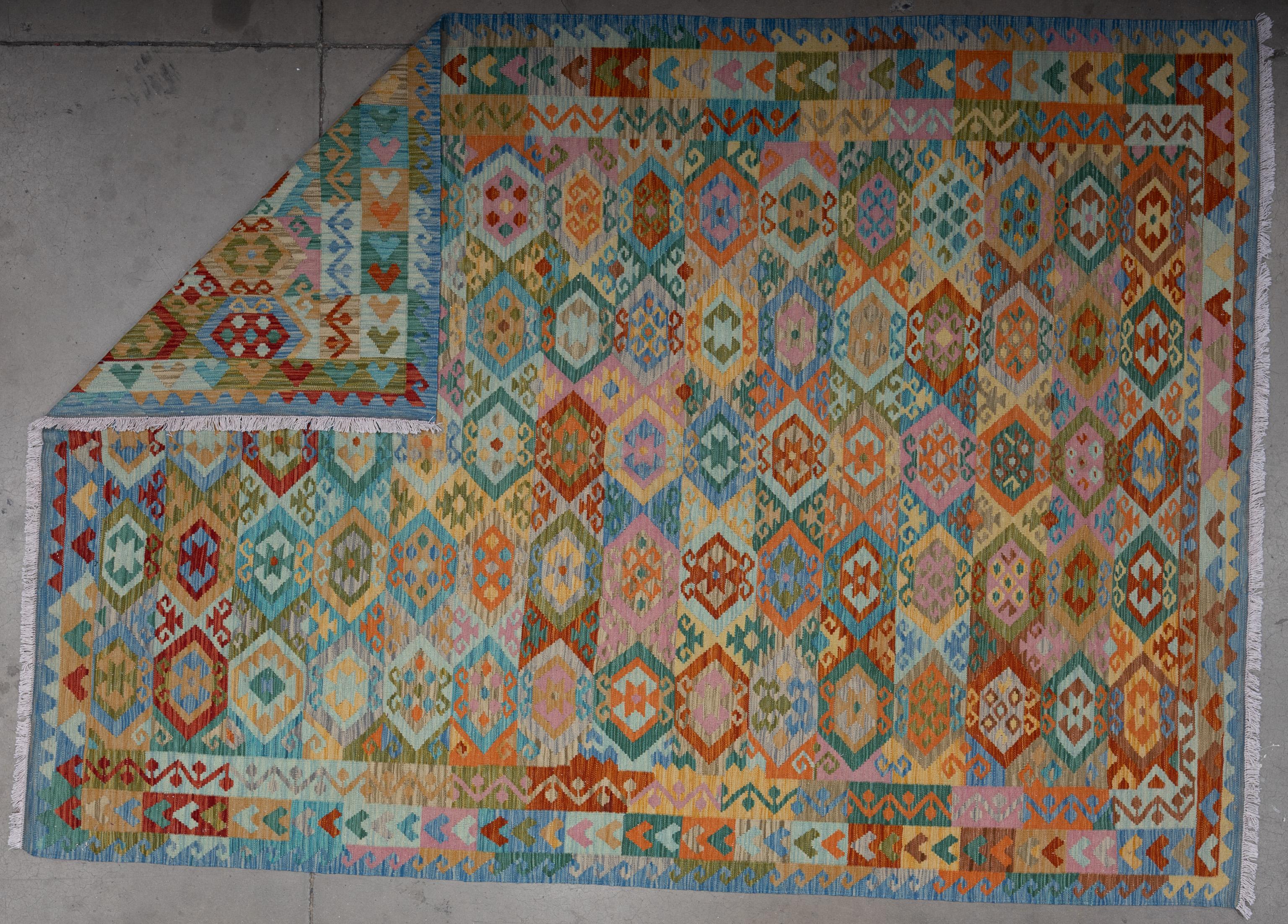 Stammes-Kilim des 21. Jahrhunderts (Handgewebt) im Angebot