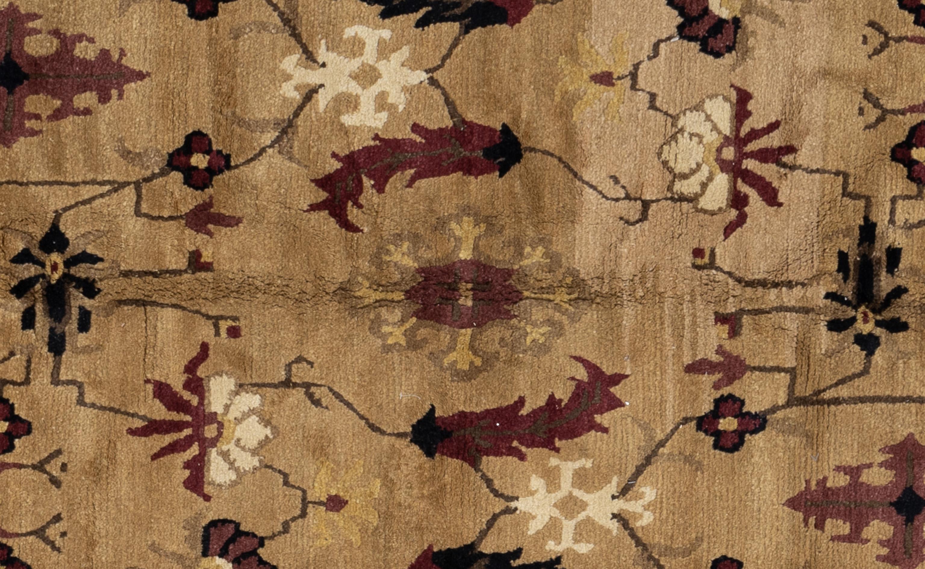 Verschönern Sie Ihr Zuhause mit diesem luxuriösen AM Contemporary Wollteppich, der in sorgfältiger Handarbeit in Nepal hergestellt wurde. Dieses exquisite Stück ist ein visuell fesselnder Blickfang für jeden Raum. Der von geschickten