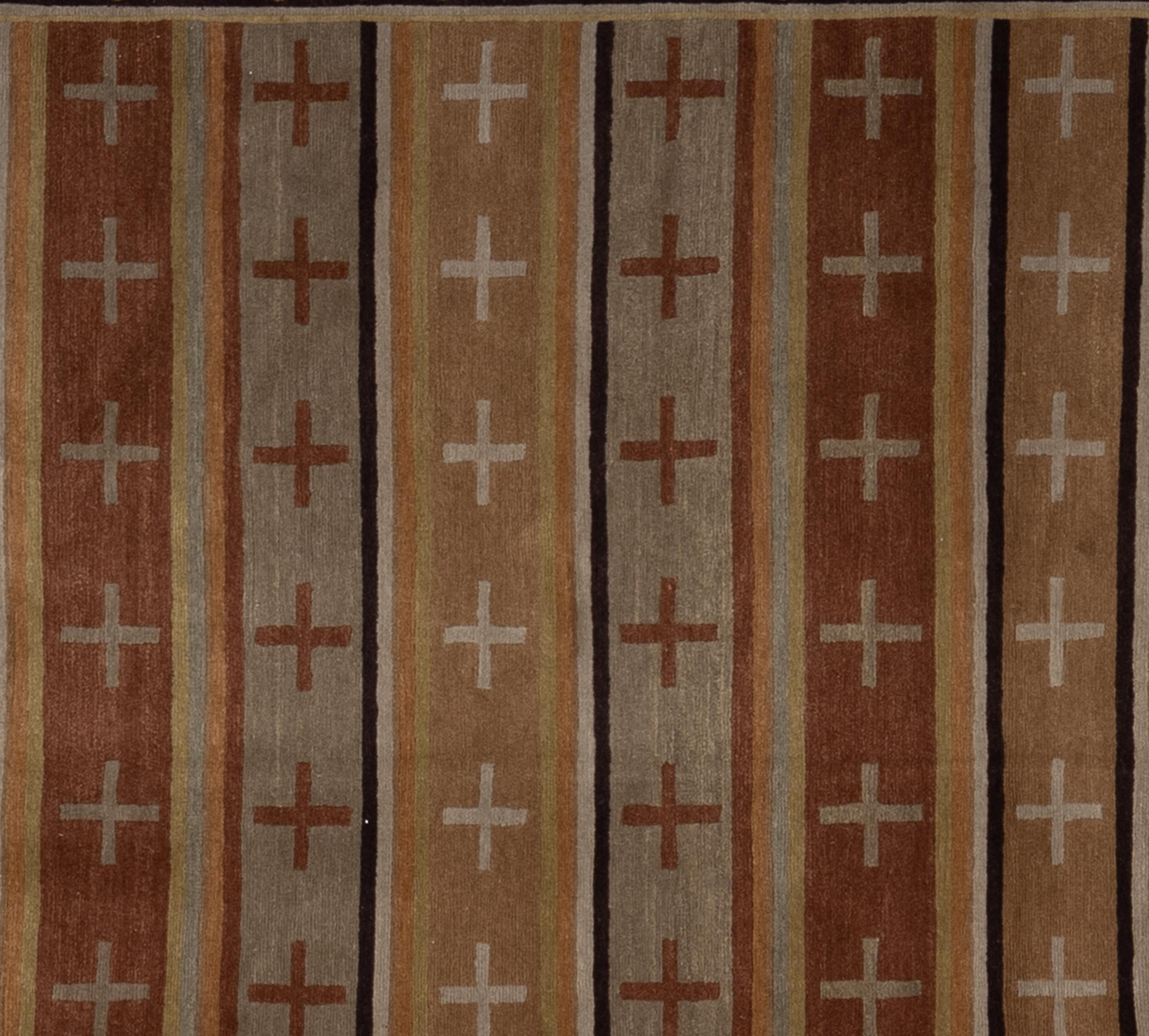 Dieser Stammesteppich ist nicht nur ein Dekorationsstück, sondern ein kultureller Wandteppich, der mit Geschichten und Erbe gefüllt ist. Jedes Motiv und Muster ist von alten Traditionen und künstlerischen Einflüssen inspiriert. Abgesehen von seiner