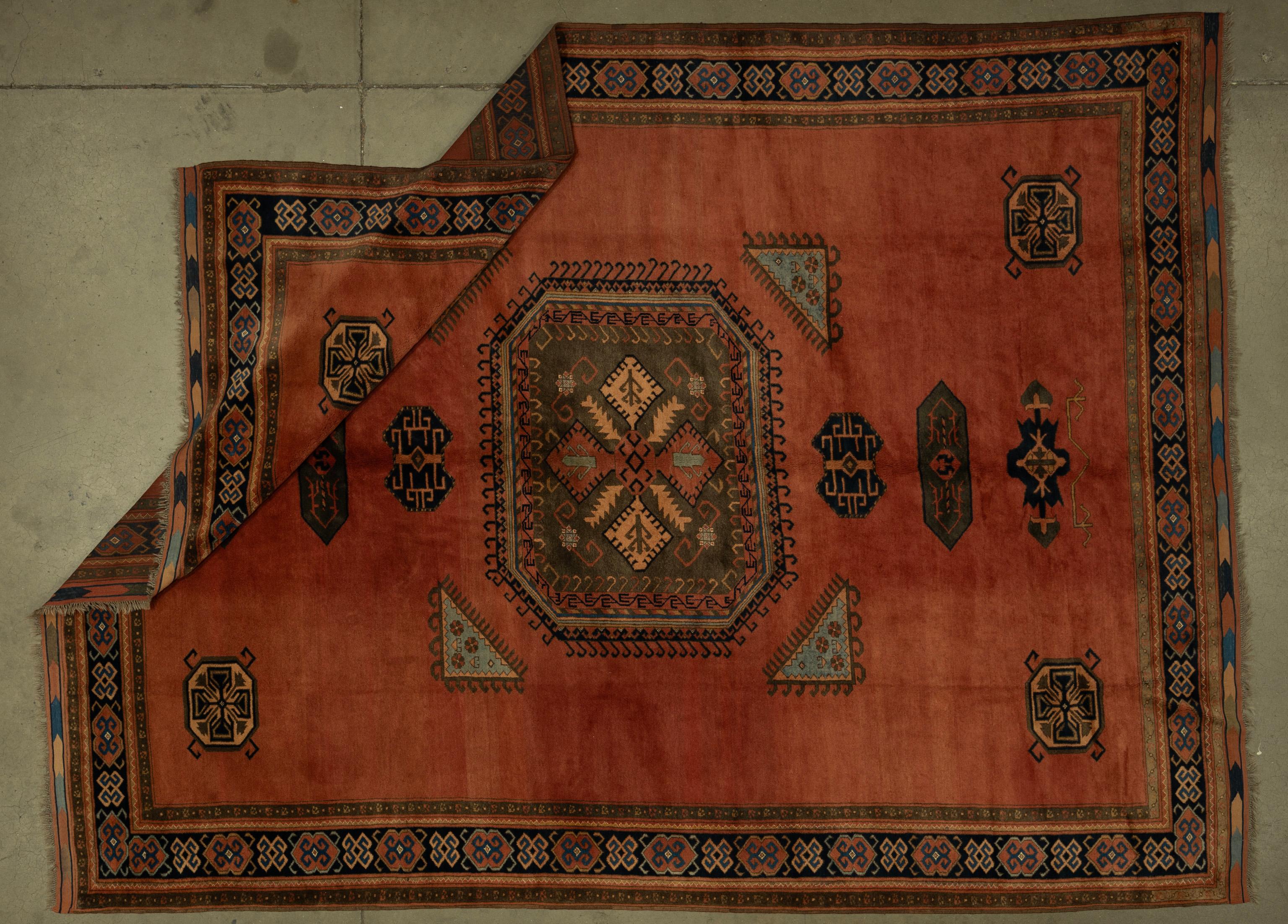 Alfombra tribal del siglo XXI Tejido a mano en venta