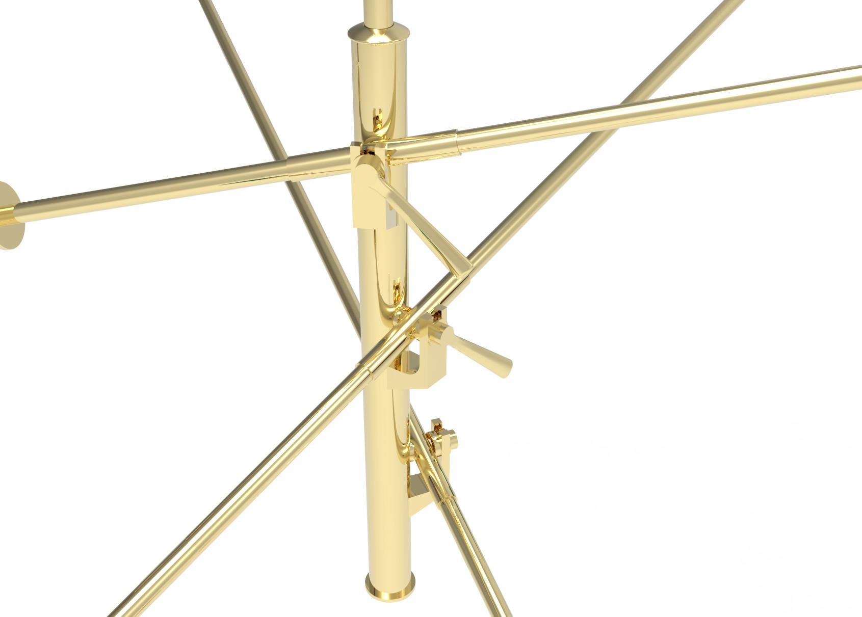 Icon of Arredoluce, symbol of an era and source of inspiration for many objects to follow over time, Triennale is perhaps the best known project by Angelo Lellii. Presented at the VII Milan Triennale in 1947, it is a pendant lamp with a brass linear