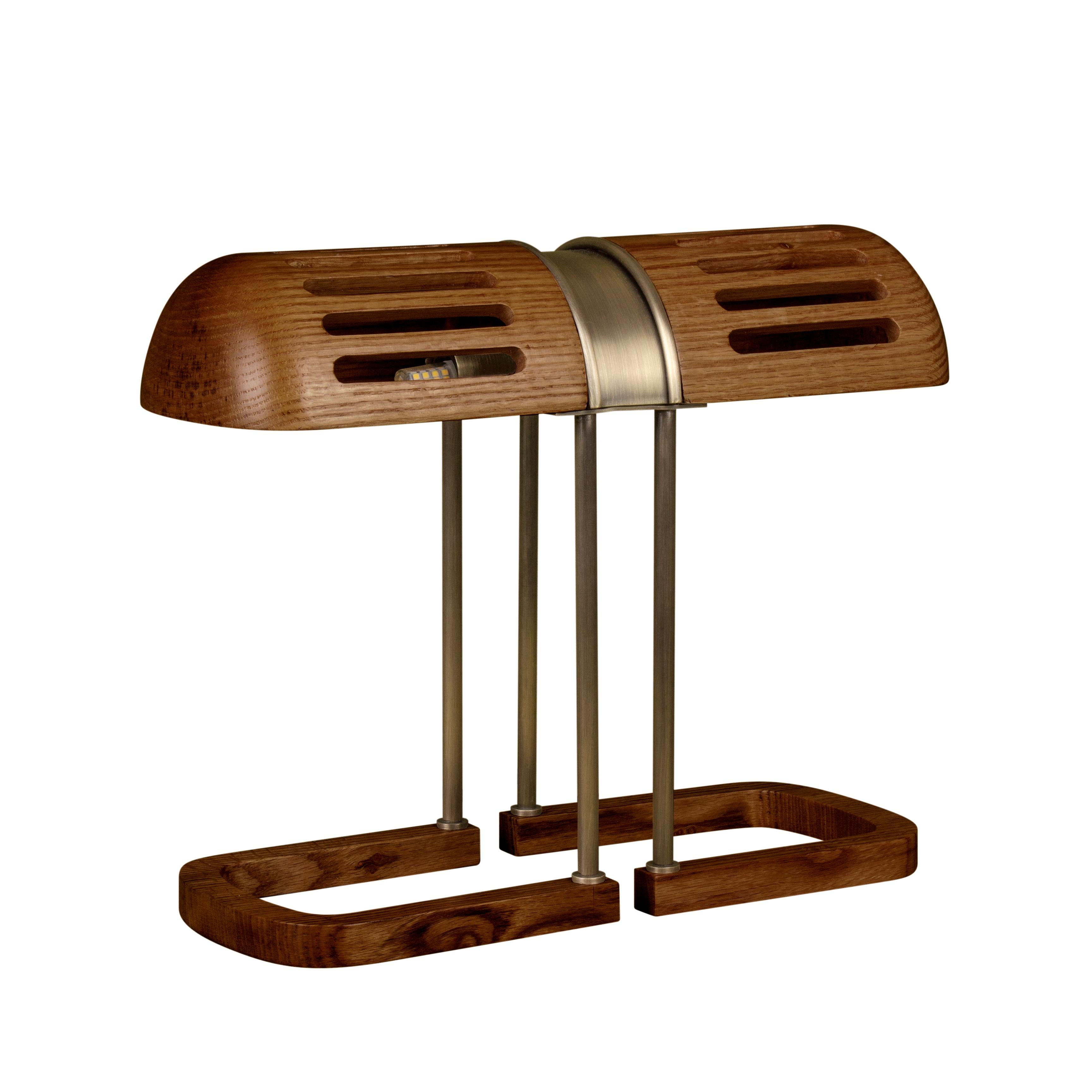 Portugais Lampe à poser Tailoring du 21e siècle en bois de noyer Fabriquée au Portugal par Wood Tailors Club en vente