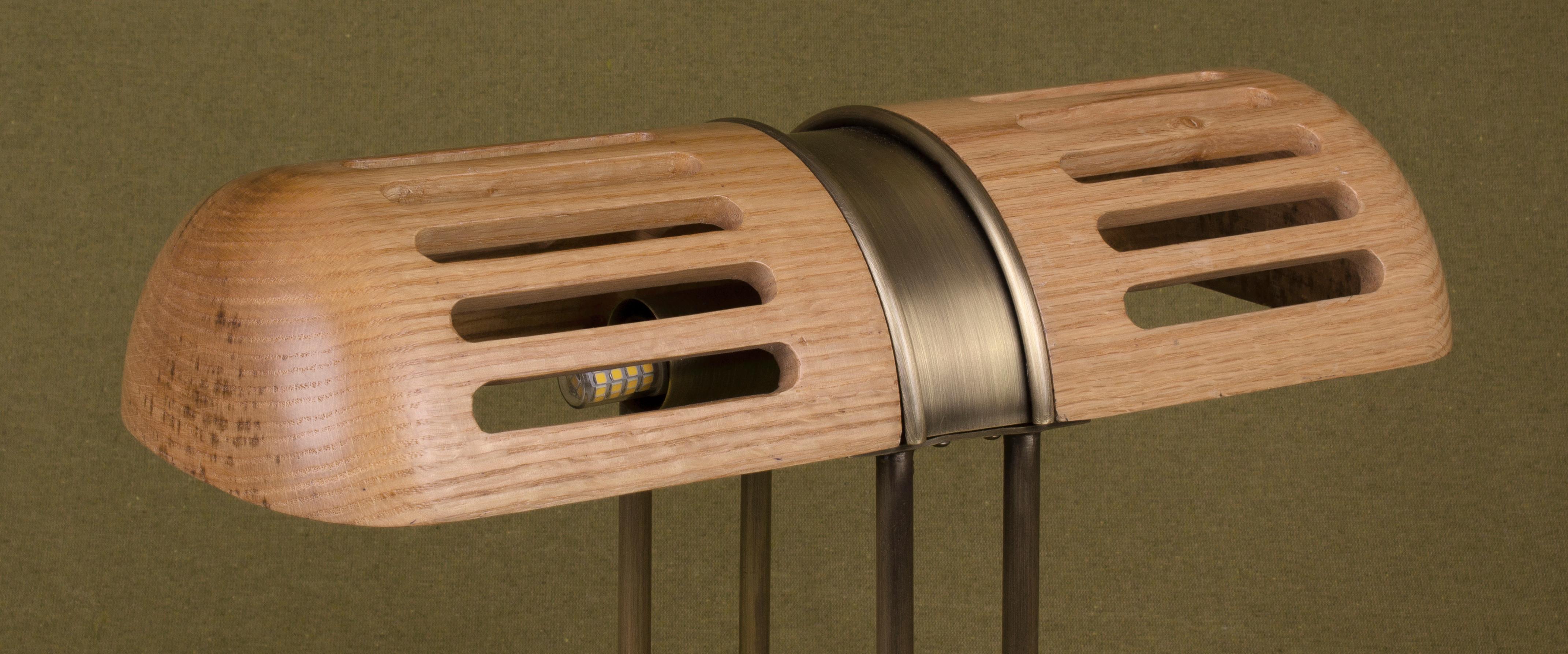 Verni Lampe à poser Tailoring du 21e siècle en bois de noyer Fabriquée au Portugal par Wood Tailors Club en vente