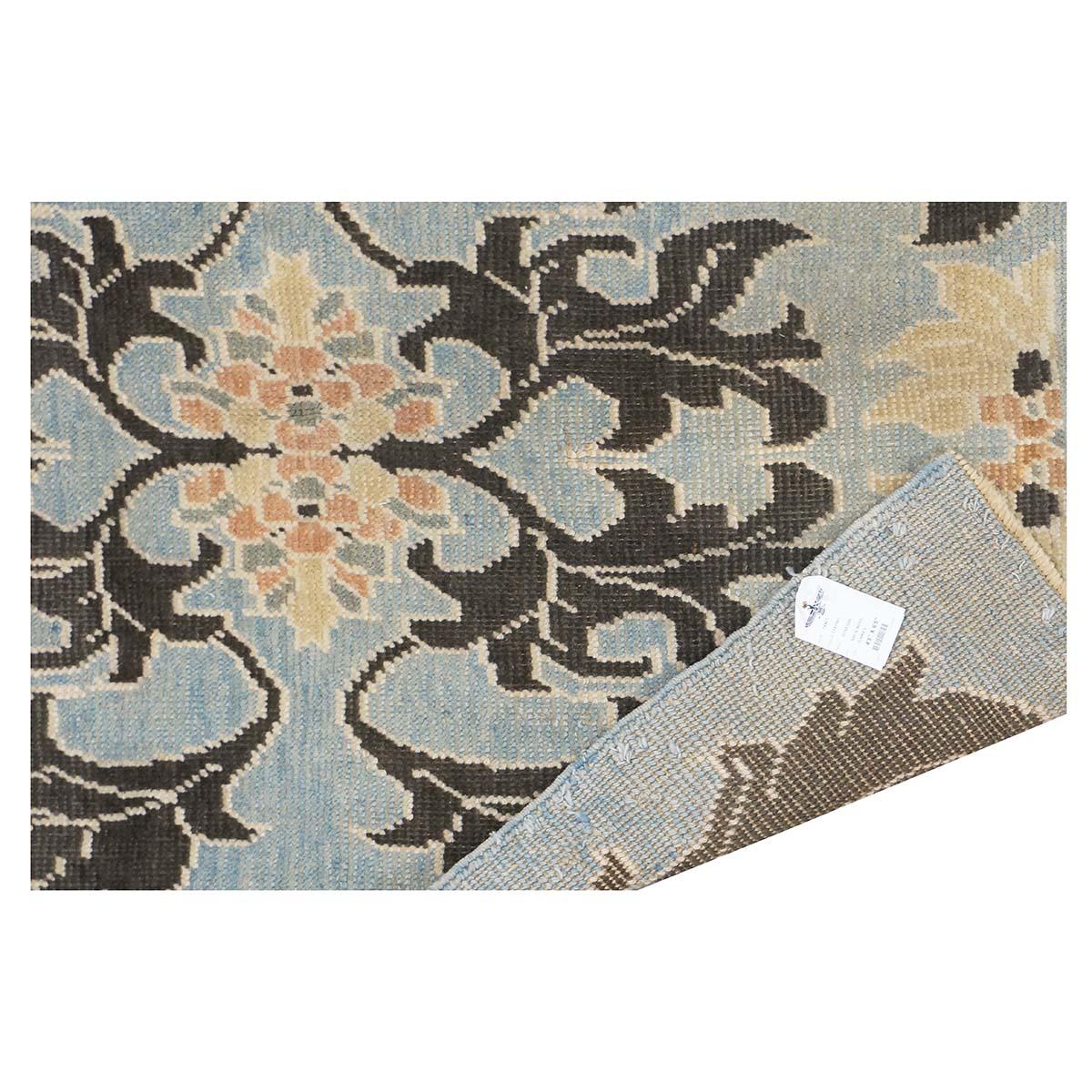 Türkischer Donegal Oushak 4x6 Handgefertigter Teppich in Hellblau & Schwarz, 21. Jahrhundert (21. Jahrhundert und zeitgenössisch) im Angebot
