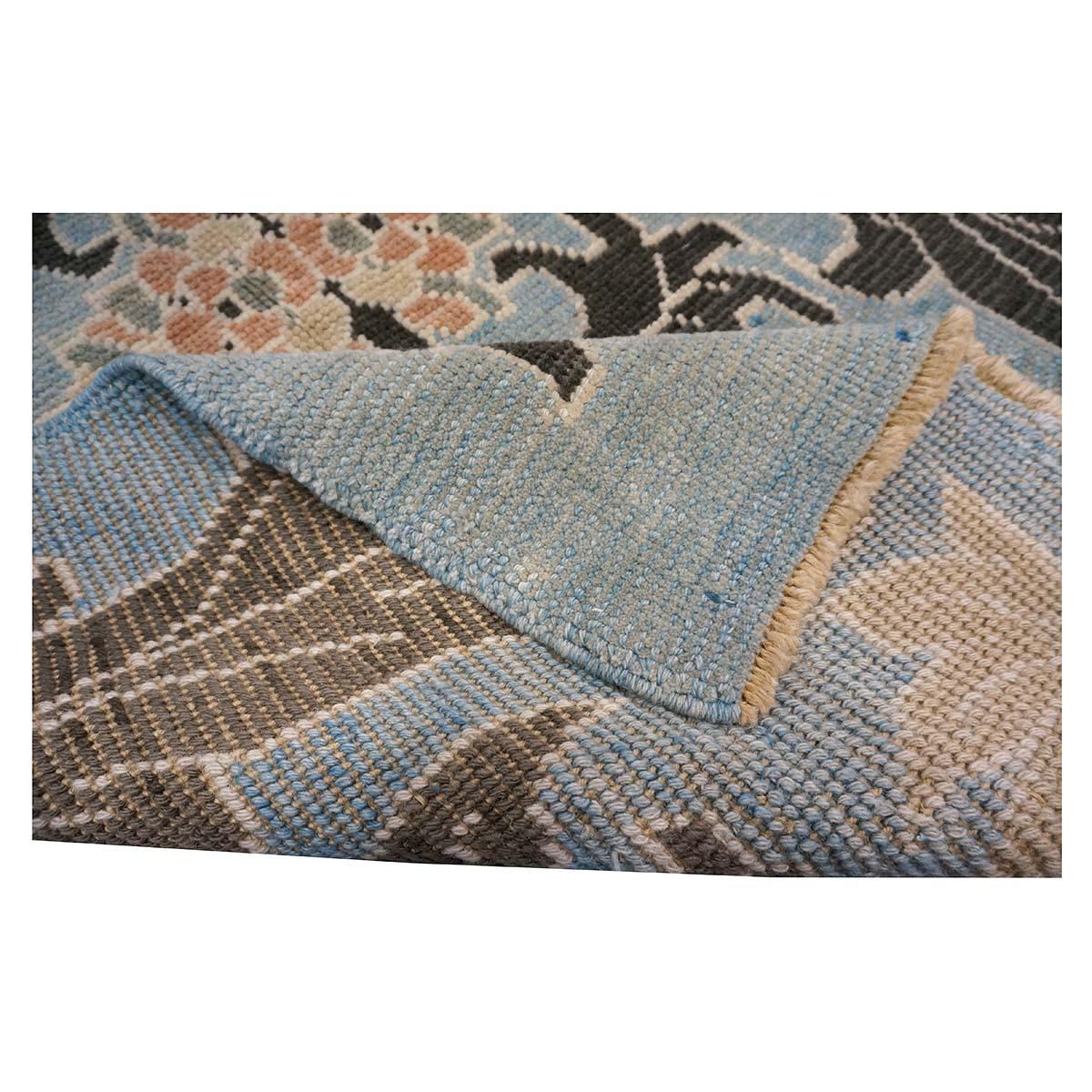 Türkischer Donegal Oushak 4x6 Handgefertigter Teppich in Hellblau & Schwarz, 21. Jahrhundert im Angebot 1