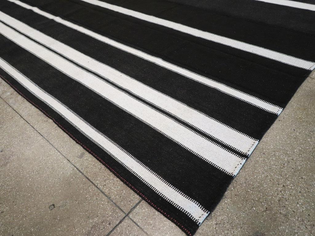 Großer türkischer Flachgewebe-Kelim-Teppich in Zimmergröße aus dem 21. Jahrhundert (21. Jahrhundert und zeitgenössisch) im Angebot