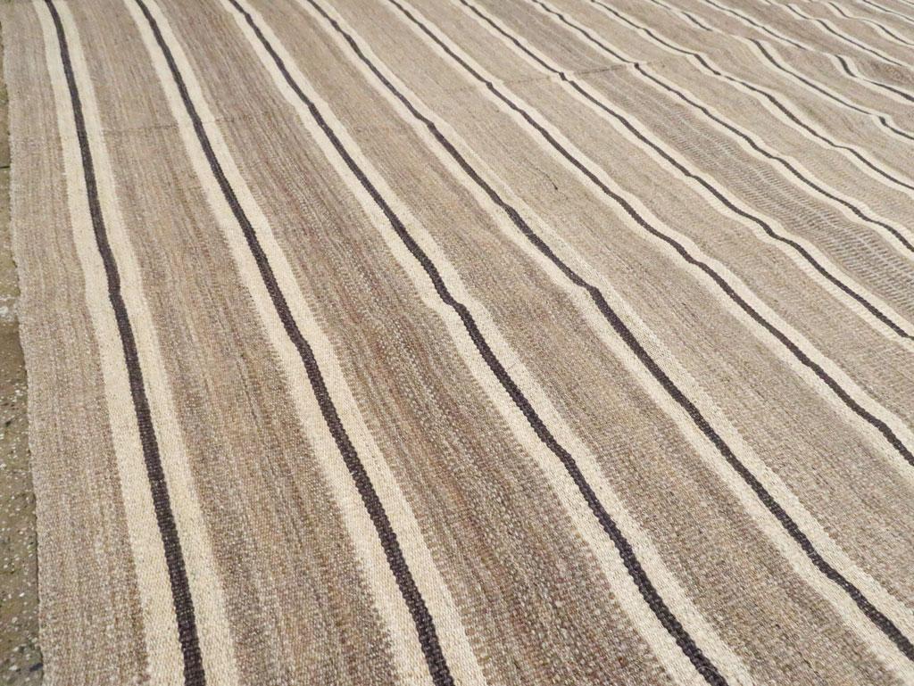 Türkischer Flachgewebe-Kilim-Teppich des 21. Jahrhunderts in Übergröße (Kelim) im Angebot
