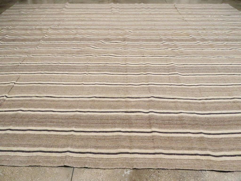 Türkischer Flachgewebe-Kilim-Teppich des 21. Jahrhunderts in Übergröße (Handgewebt) im Angebot