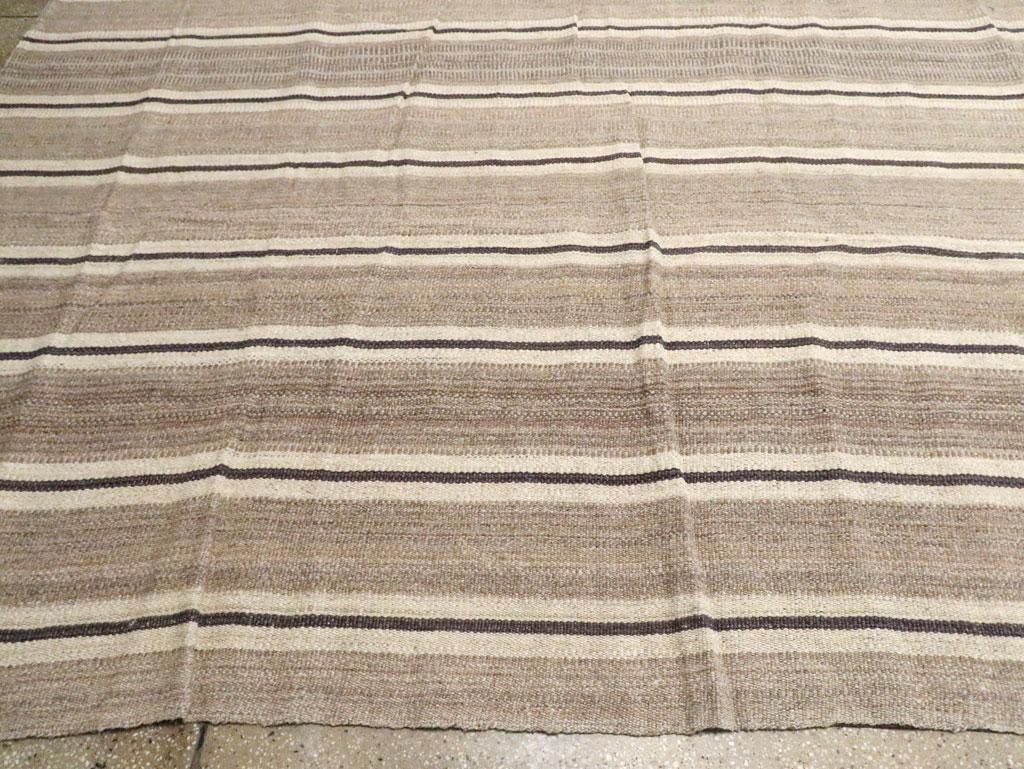 Türkischer Flachgewebe-Kilim-Teppich des 21. Jahrhunderts in Übergröße im Zustand „Neu“ im Angebot in New York, NY