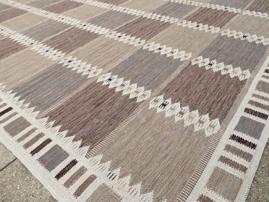 Türkischer Flachgewebe-Kilim-Teppich des 21. Jahrhunderts in Übergröße (21. Jahrhundert und zeitgenössisch) im Angebot