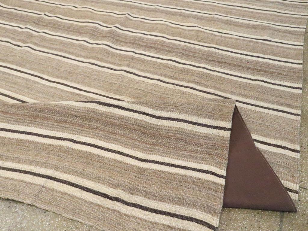 Türkischer Flachgewebe-Kilim-Teppich des 21. Jahrhunderts in Übergröße (Wolle) im Angebot