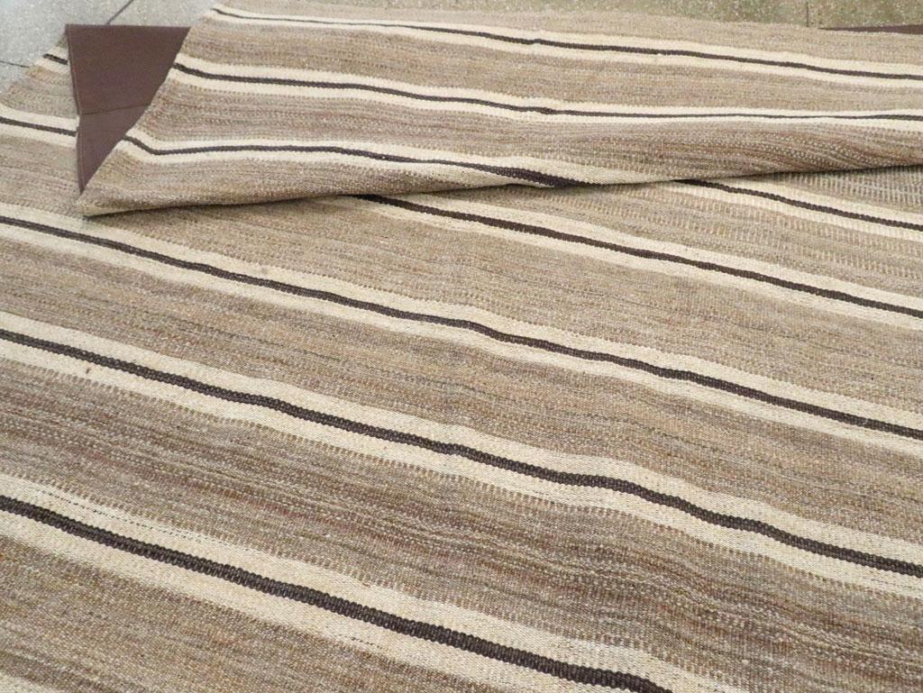 Türkischer Flachgewebe-Kilim-Teppich des 21. Jahrhunderts in Übergröße im Angebot 1