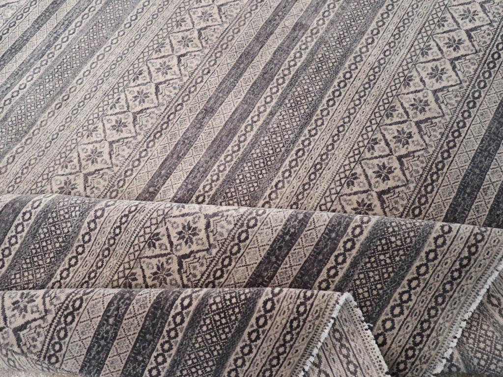 Türkischer moderner Teppich in Zimmergröße des 21. Jahrhunderts (Wolle) im Angebot