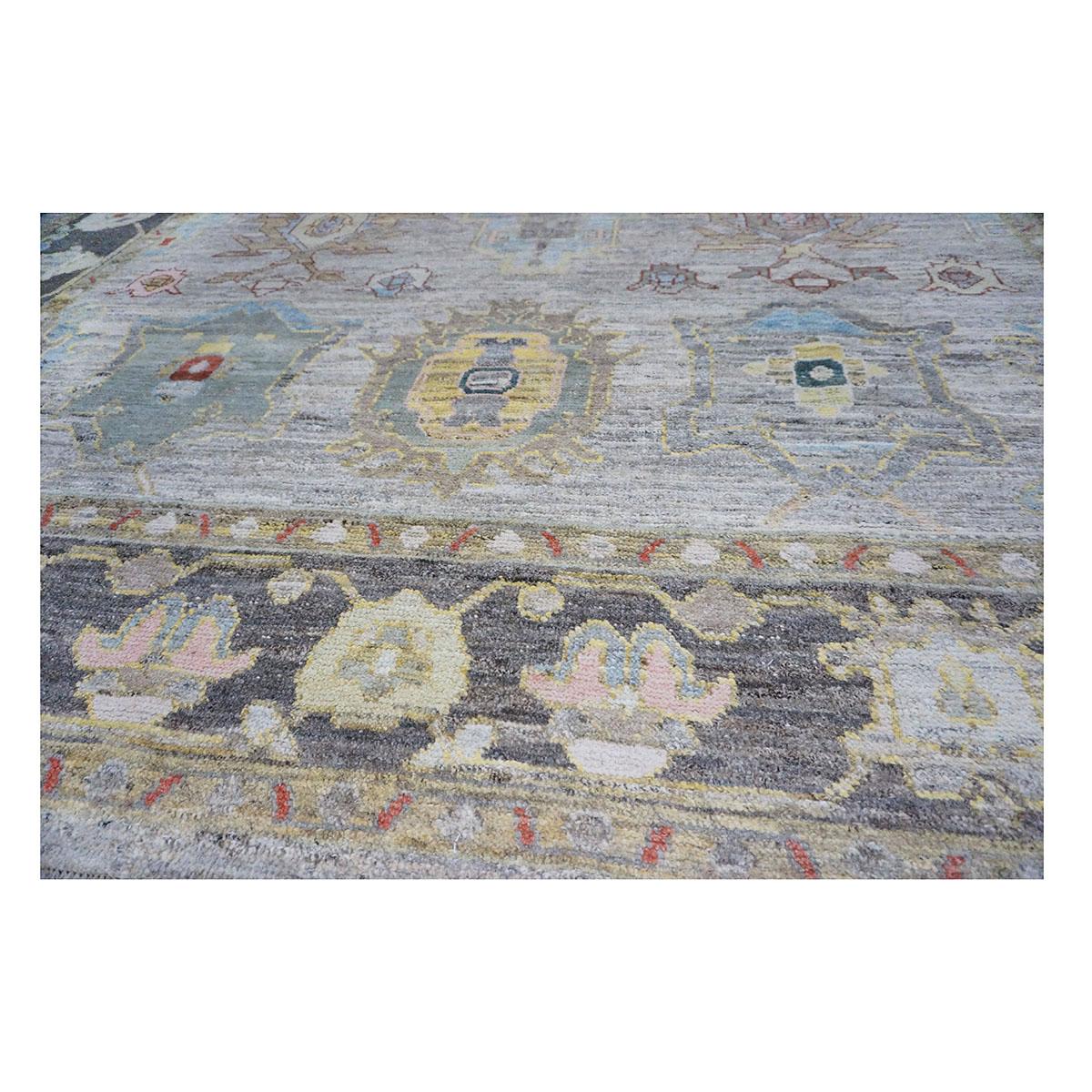 21e siècle Tapis de course turc Oushak 10X11 or, ivoire et anthracite fait à la main en vente 1