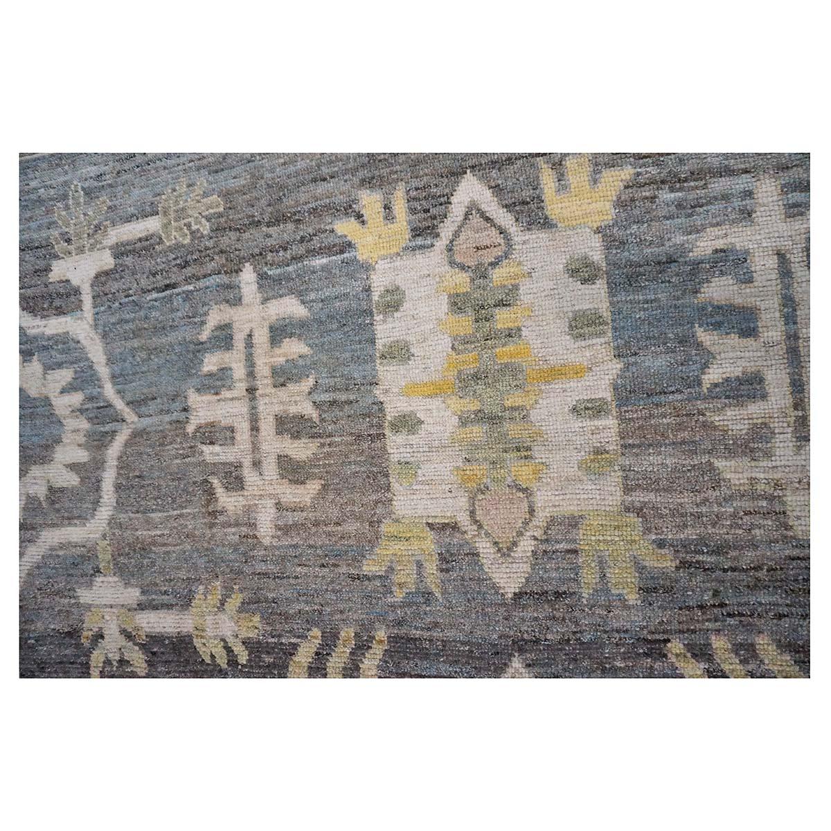 Laine 21st Century Turkish Oushak 10X13 Gold, Ivory & Charcoal Handmade Area Rug (Tapis de zone turc Oushak 10X13 or, ivoire et charbon de bois) en vente