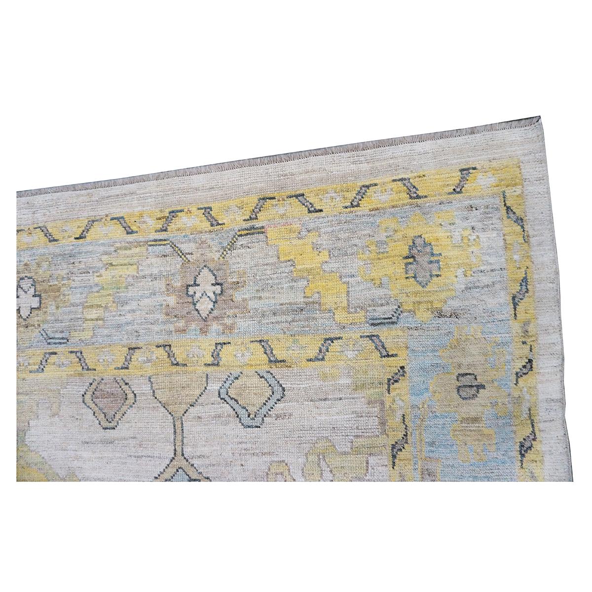 21. Jahrhundert Türkisch Oushak 10x13 Elfenbein, Blau, & Gelb Handgefertigter Teppich (Wolle) im Angebot