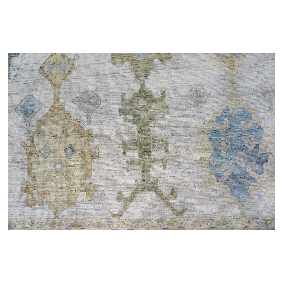 21. Jahrhundert Türkisch Oushak 10x13 Elfenbein, Blau, & Gelb Handgefertigter Teppich im Angebot 2