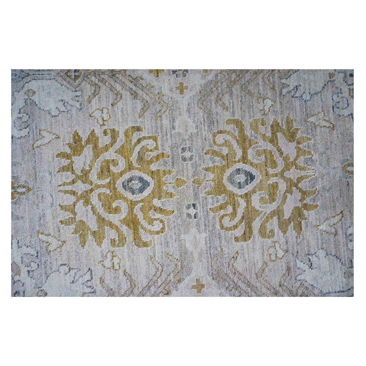 Laine 21st Century Turkish Oushak 10x14 Beige, Ivory, & Gold Handmade Area Rug (tapis fait main) en vente