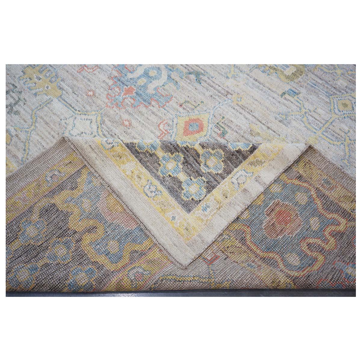 21st Century Türkisch Oushak 10X14 Elfenbein, Schiefer Blau& Khaki Handgefertigter Teppich im Angebot 7
