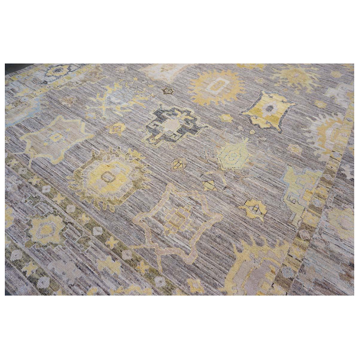 Laine 21st Century Turkish Oushak 10X16 Gold, Ivory & Gray Handmade Area Rug (tapis fait main) en vente