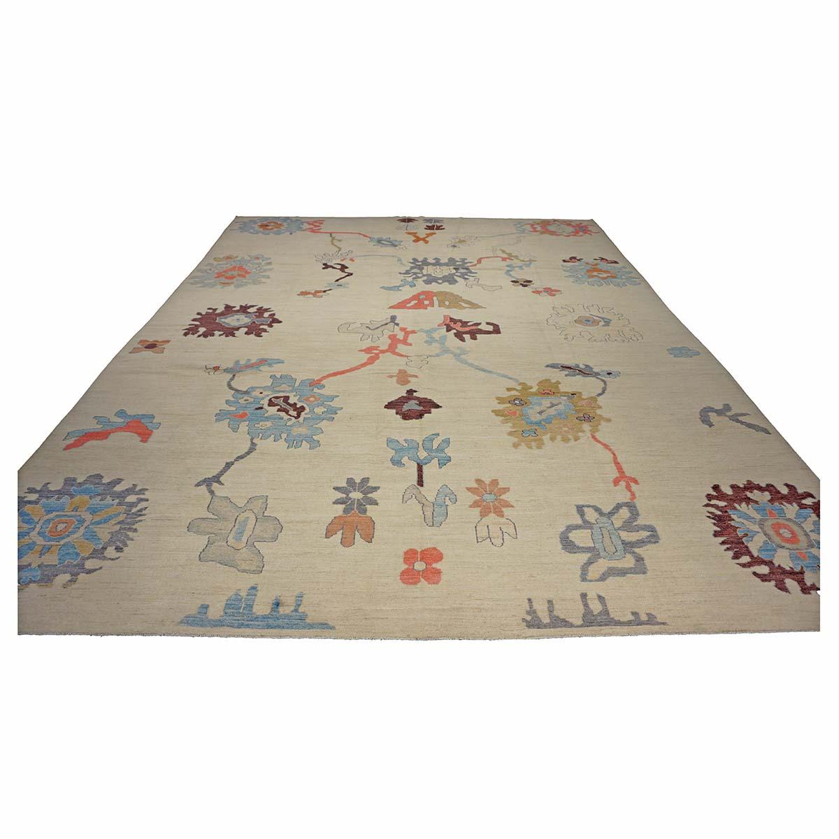   Ashly Fine Rugs präsentiert einen türkischen Oushak 12X16 handgefertigten Teppich des 21. Jahrhunderts. Die Oushak-Knüpfungen begannen an einem Ort südlich von Istanbul, in einer Region, die der Namensgeber des Teppichs werden sollte, Oushak.