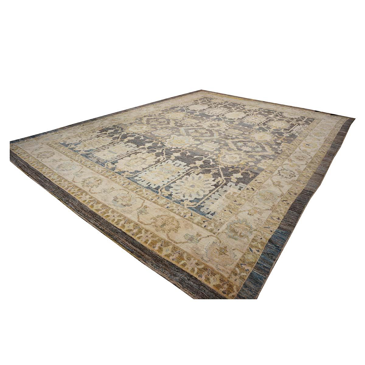   Ashly Fine Rugs presenta la alfombra turca Oushak 15x20 hecha a mano del siglo XXI. Los tejidos de Oushak comenzaron en un lugar al sur de Estambul, en una región que se convertiría en la homónima de las alfombras, Oushak. Aunque al principio los