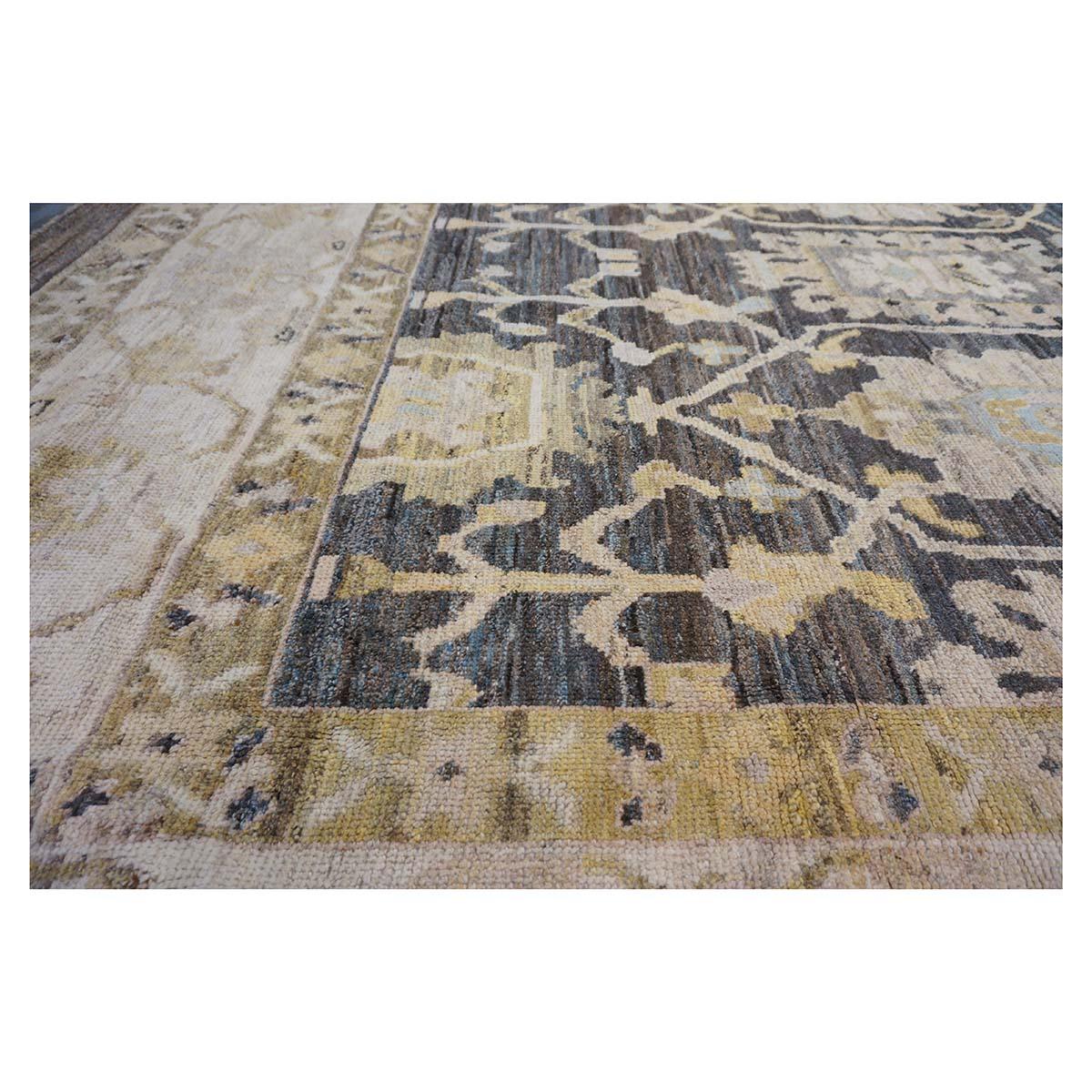 Siglo XXI Alfombra Turca Oushak 15x20 Carbón, Marfil y Verde Oliva Hecha a Mano en Excelente estado para la venta en Houston, TX