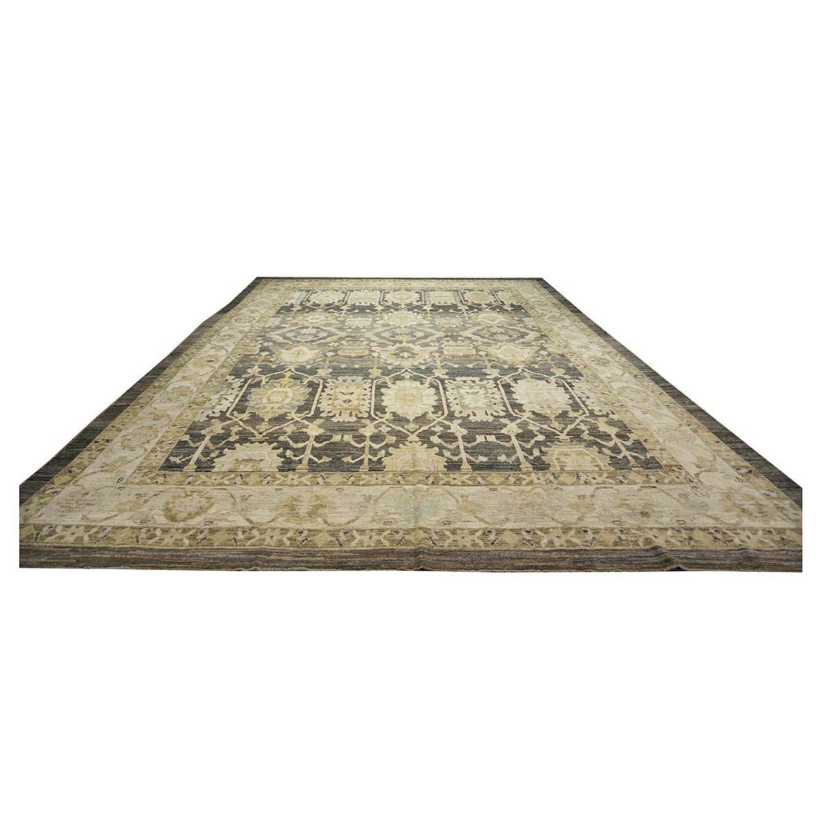 Siglo XXI Alfombra Turca Oushak 15x20 Carbón, Marfil y Verde Oliva Hecha a Mano Siglo XXI y contemporáneo en venta