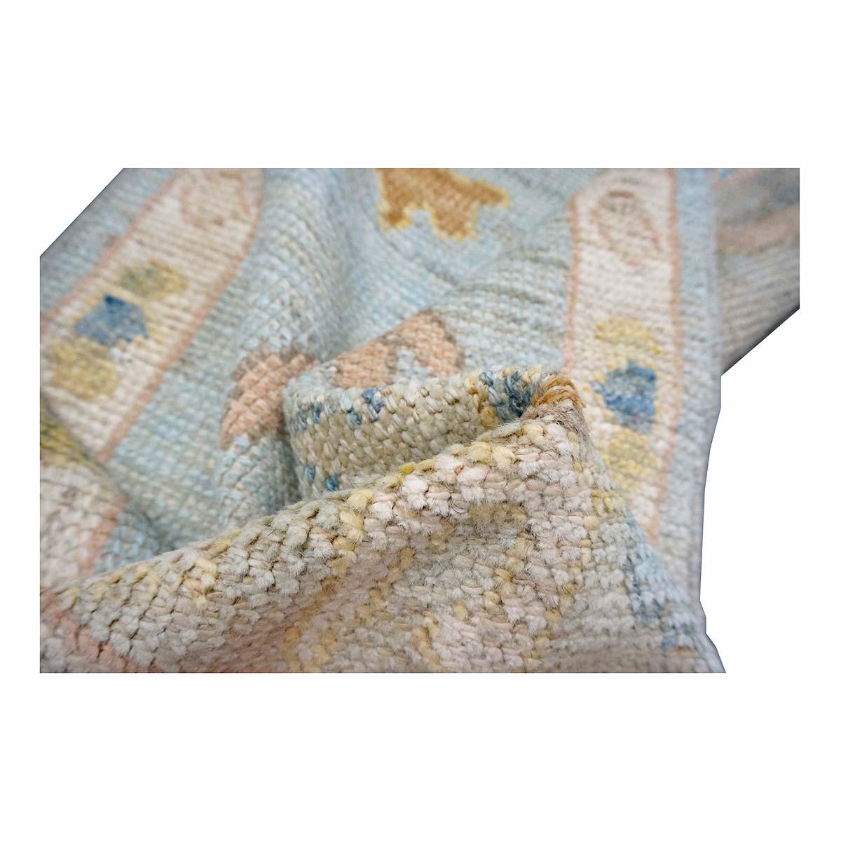 21st Century Turkish Oushak 2X10 Gold, Gray& Ivory, Handmade Area Rug (Tapis de sol fait à la main) en vente 3