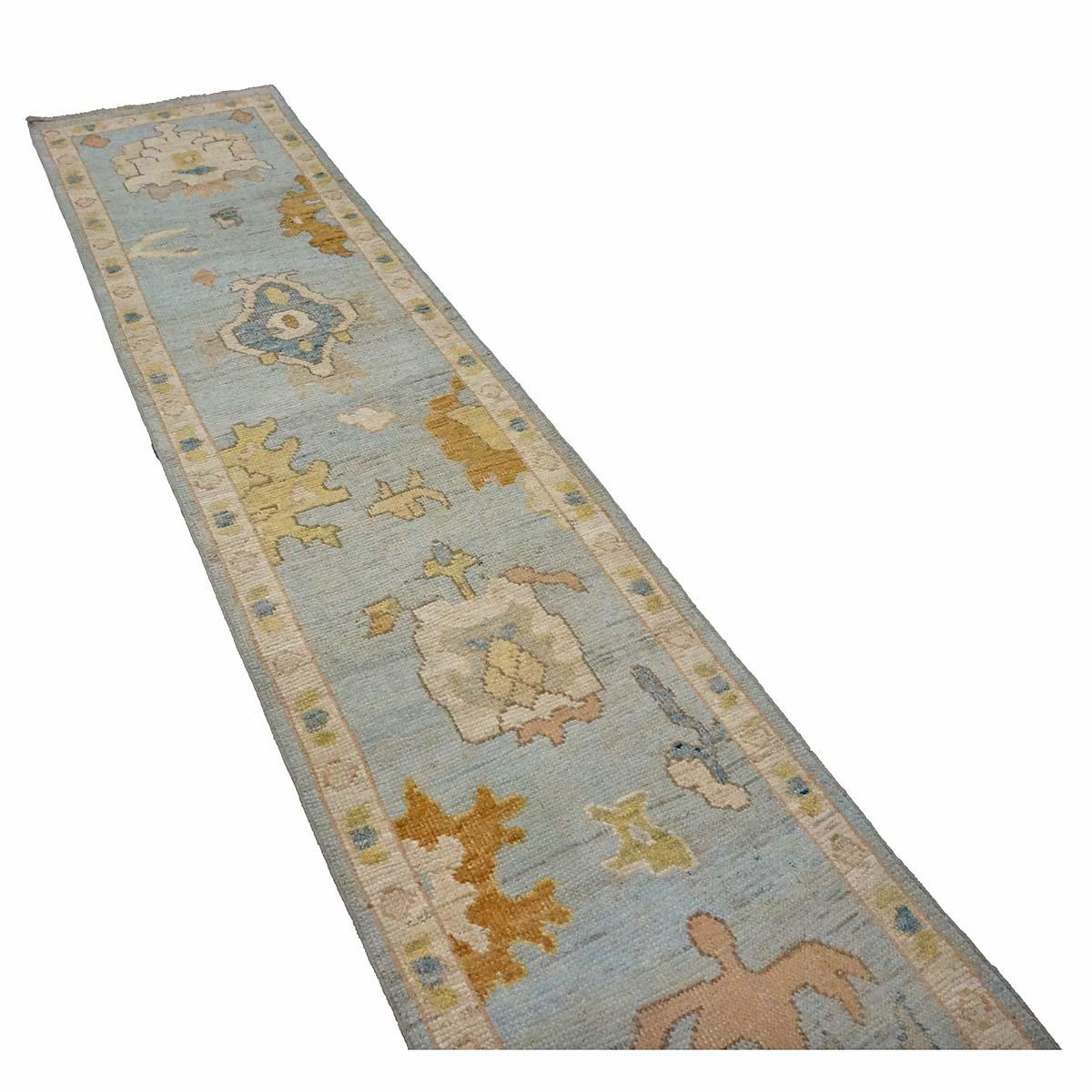 21st Century Turkish Oushak 2X10 Gold, Gray& Ivory, Handmade Area Rug (Tapis de sol fait à la main) Excellent état - En vente à Houston, TX