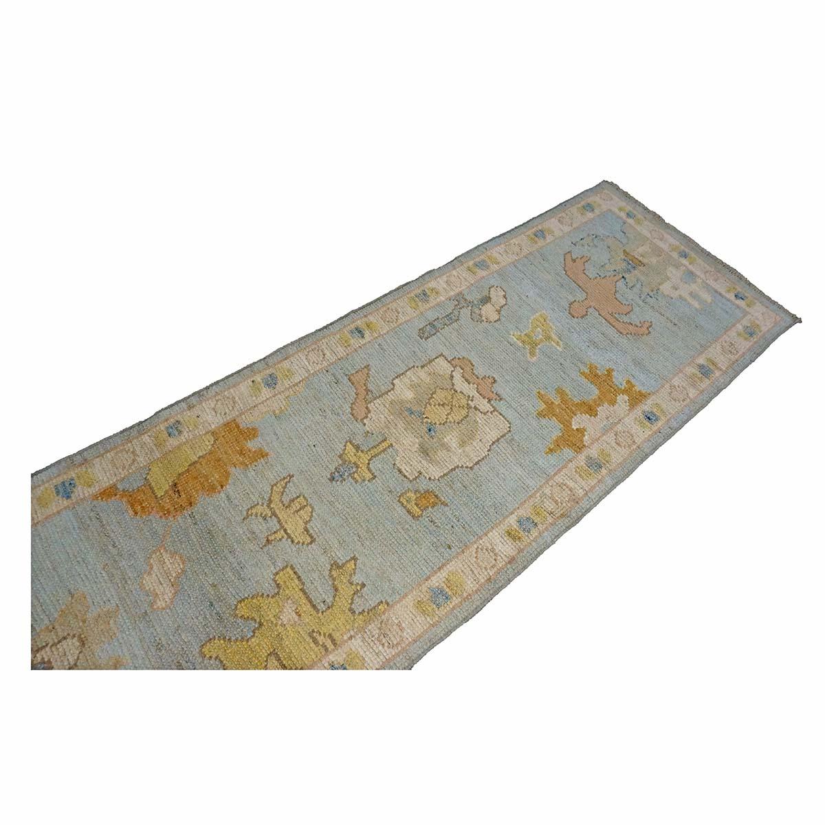 Turc 21st Century Turkish Oushak 2X9 Gold, Gray& Ivory, Handmade Area Rug (Tapis de sol turc 2X9 doré, gris et ivoire) en vente